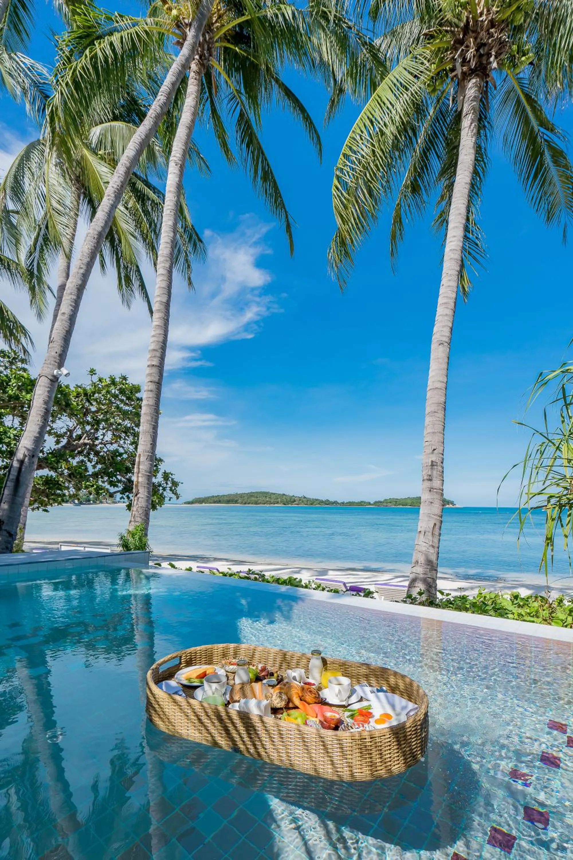Beachfront Pool Villa in La Vida Samui