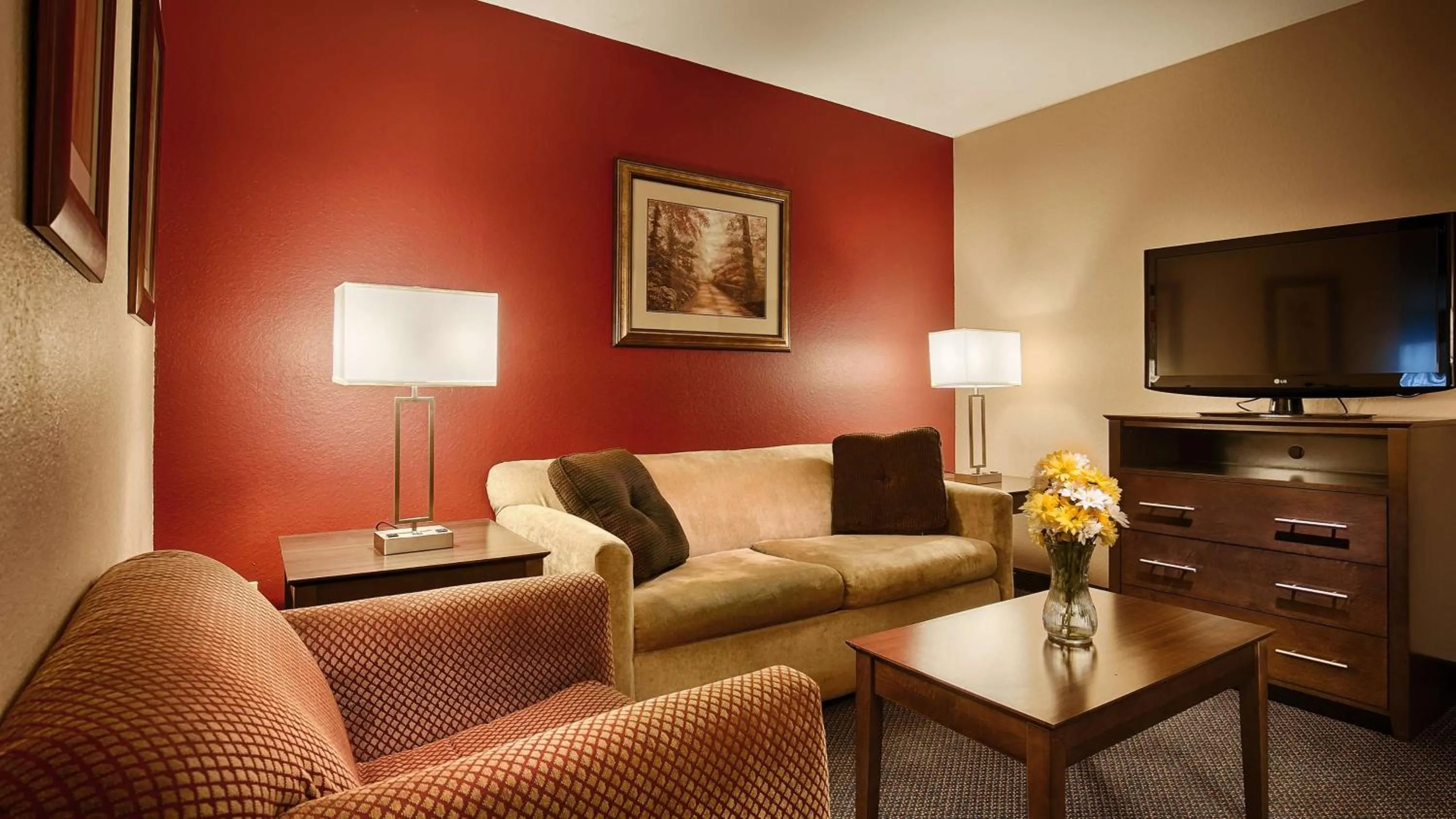 King Suite with Sofa Bed in Best Western Plus Brandywine Inn & Suites