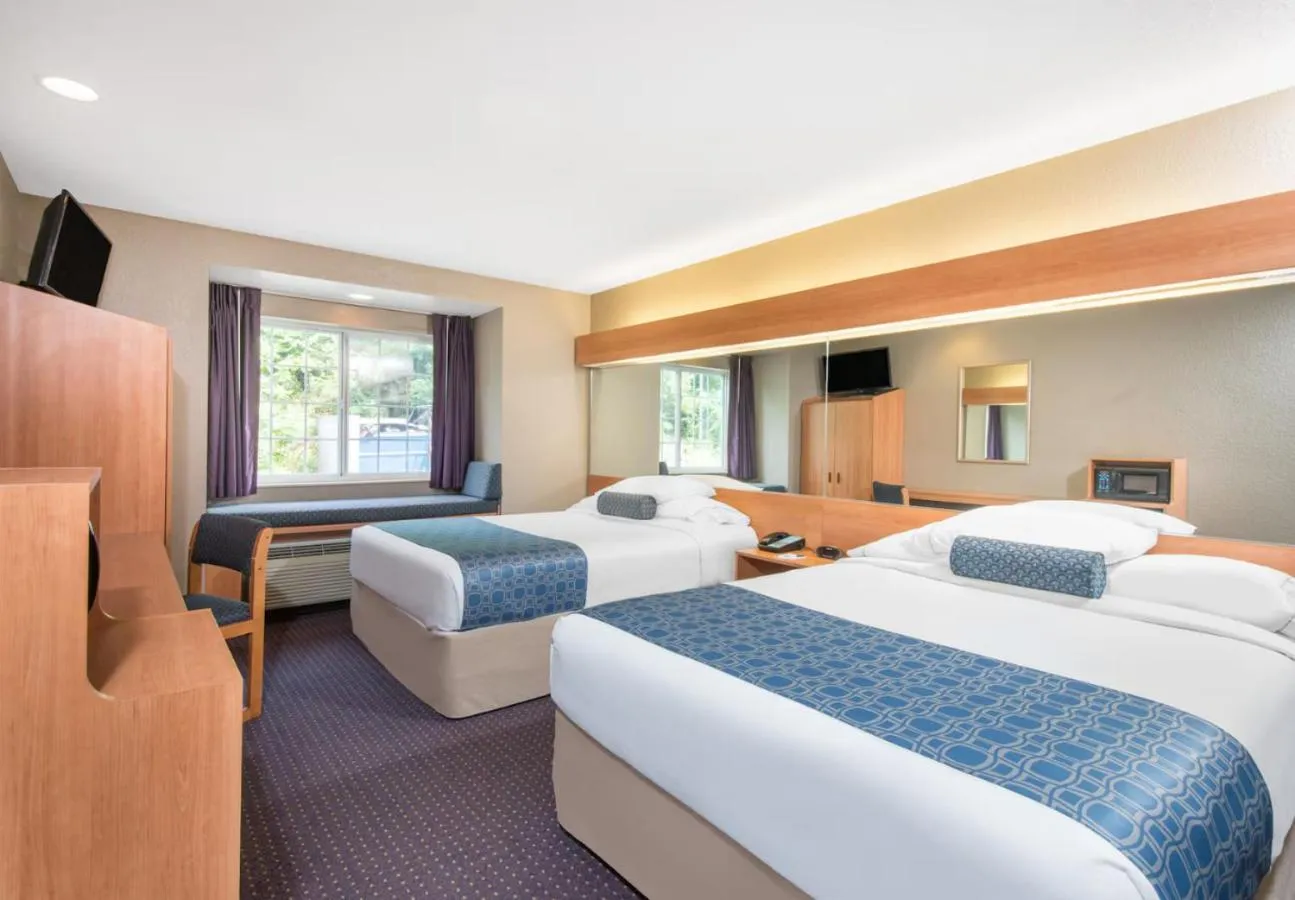 Queen Room with Two Queen Beds and Bathtub - Mobility/Hearing Accessible - Non-Smoking in Microtel Inn & Suites by Wyndham Hazelton/Bruceton Mills