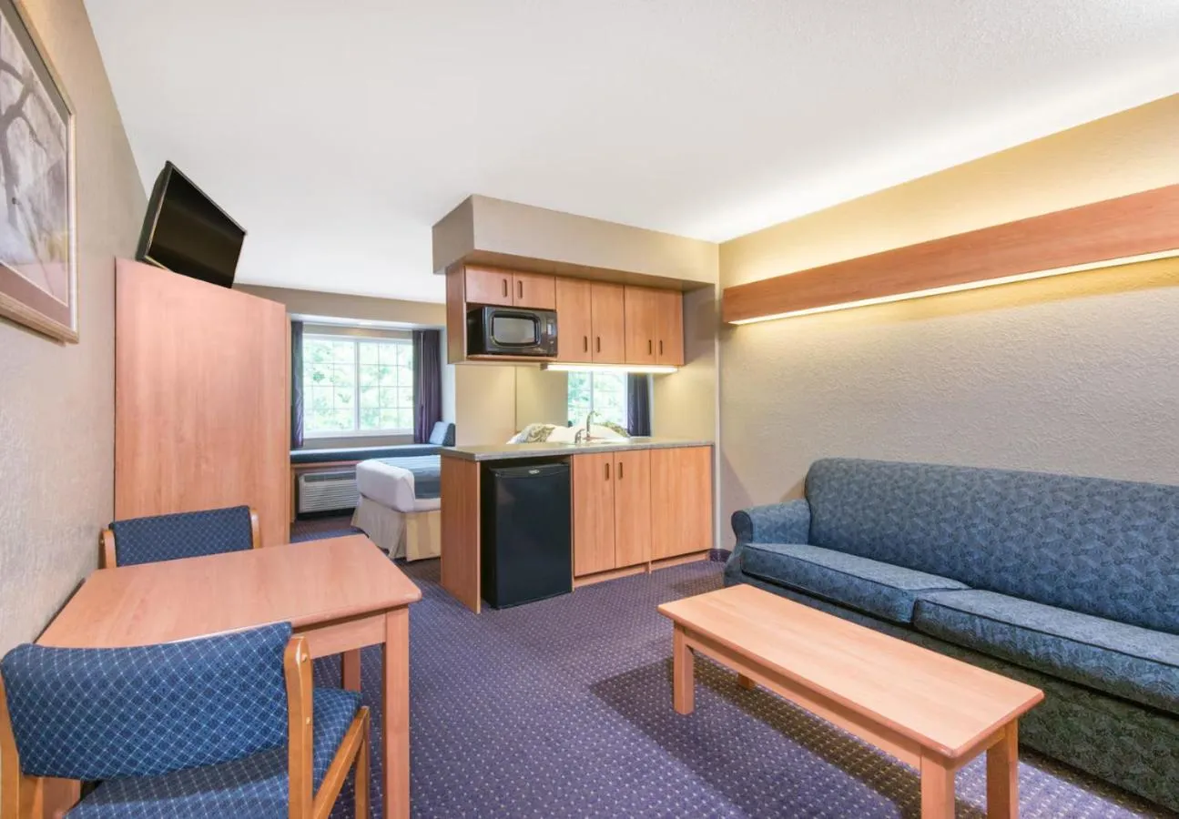 Queen Suite - Non-Smoking in Microtel Inn & Suites by Wyndham Hazelton/Bruceton Mills