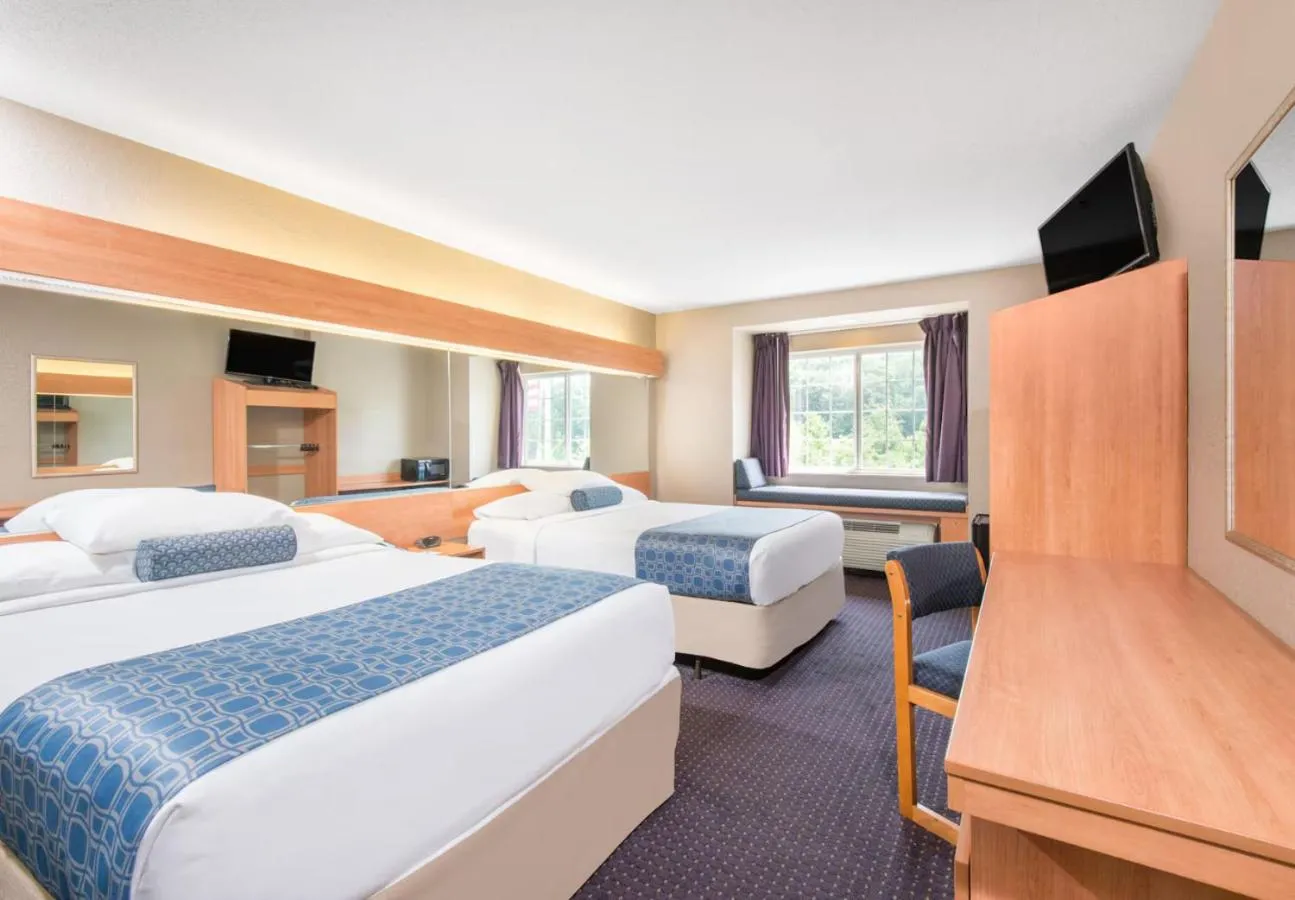 Queen Room with Two Queen Beds - Non-Smoking in Microtel Inn & Suites by Wyndham Hazelton/Bruceton Mills