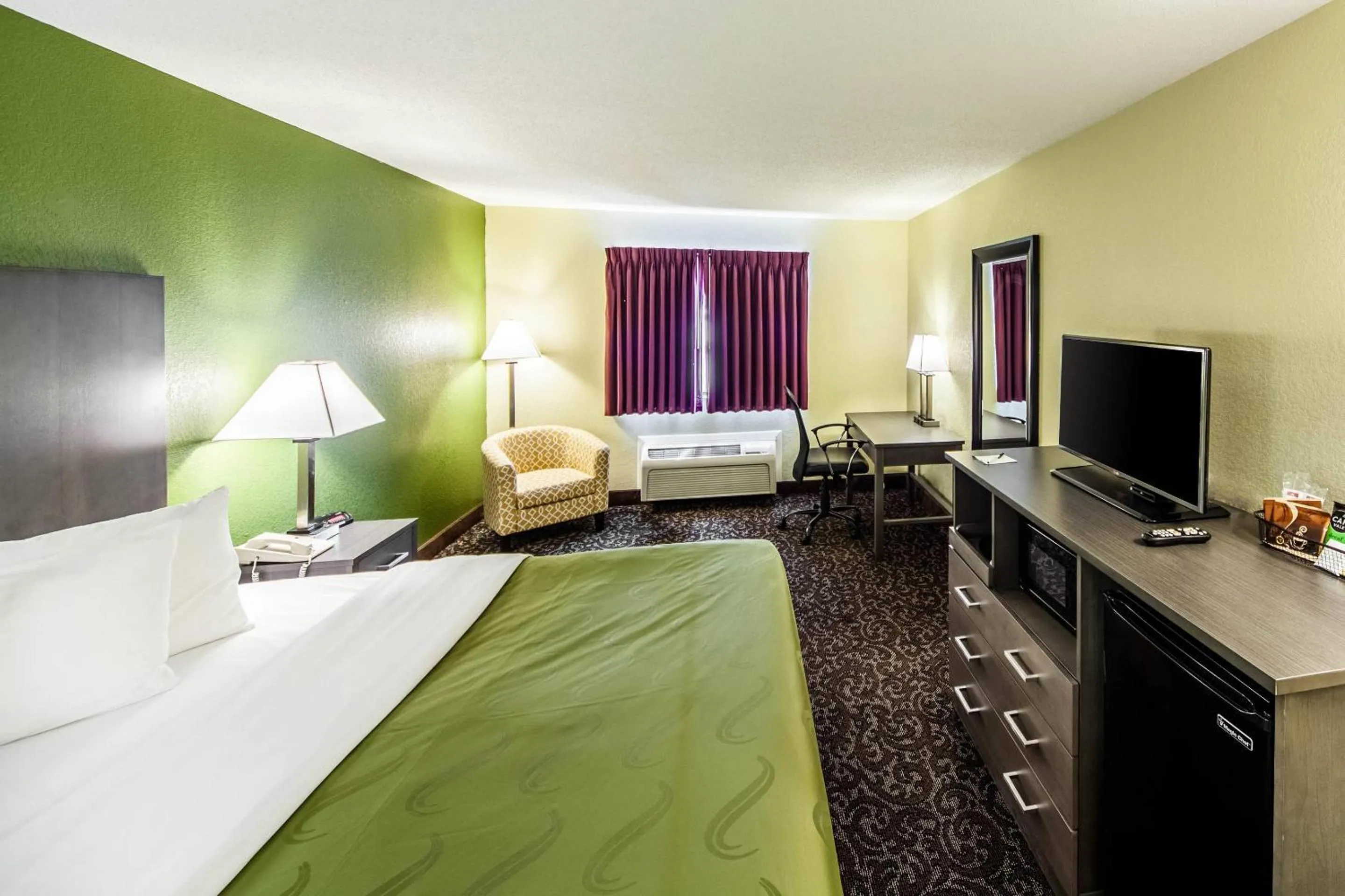 King Room - Non-Smoking in Quality Inn Decatur near US-224