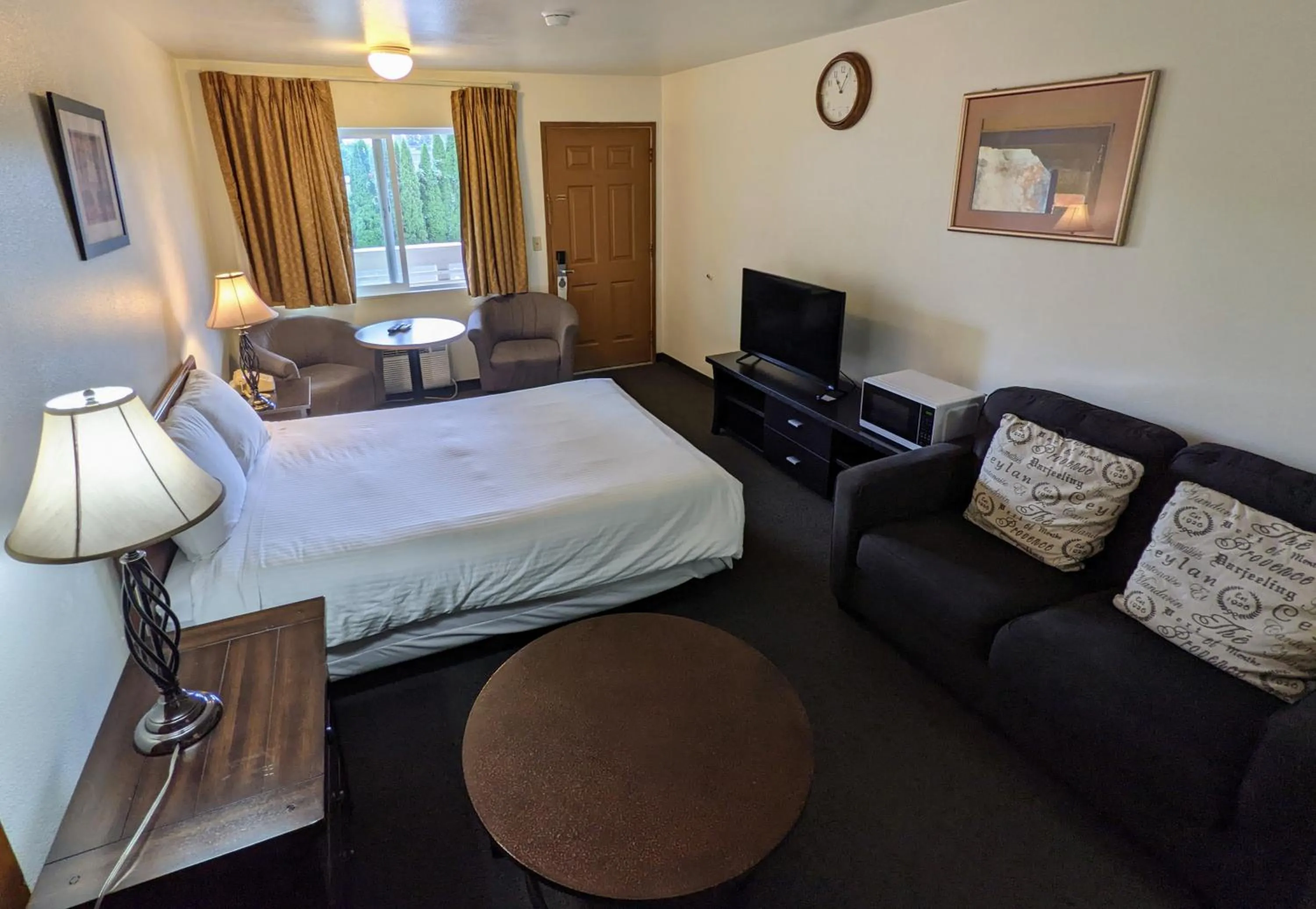 Queen Room in Fairground Inn