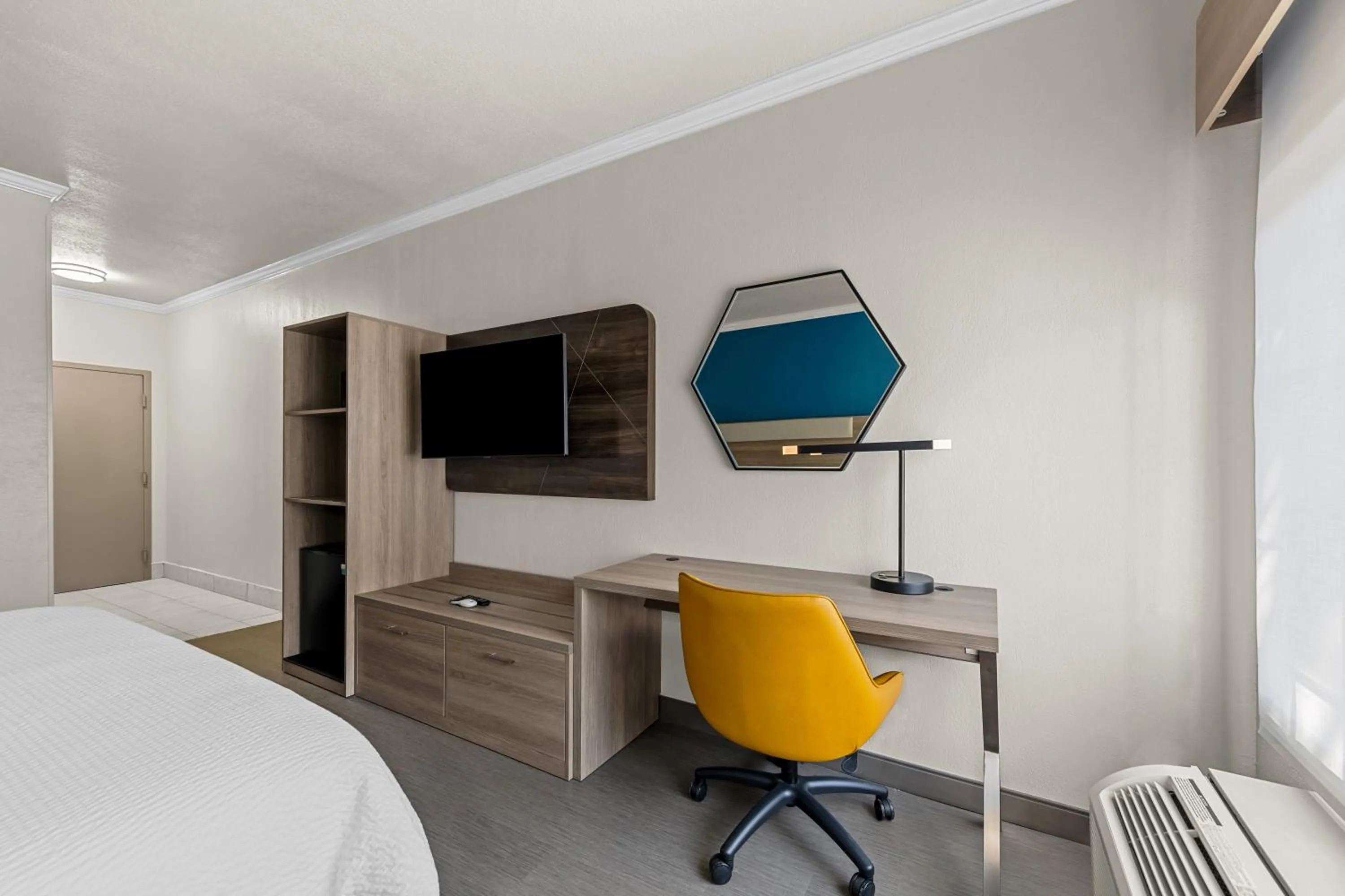 Standard King Room with Sofa Bed in Holiday Inn Express Saint Simons Island by IHG