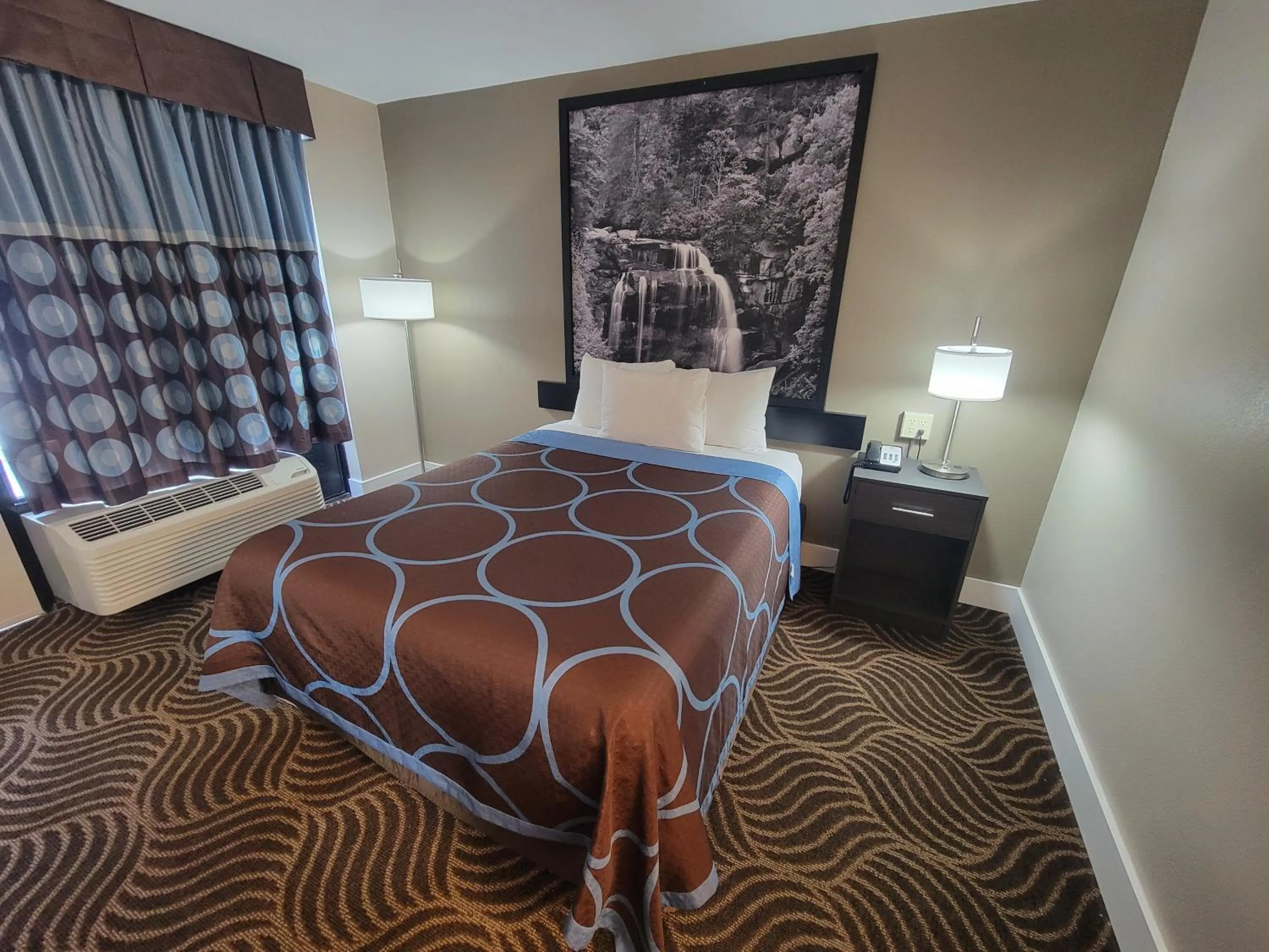 Queen Room - Smoking in Super 8 by Wyndham Marion NC