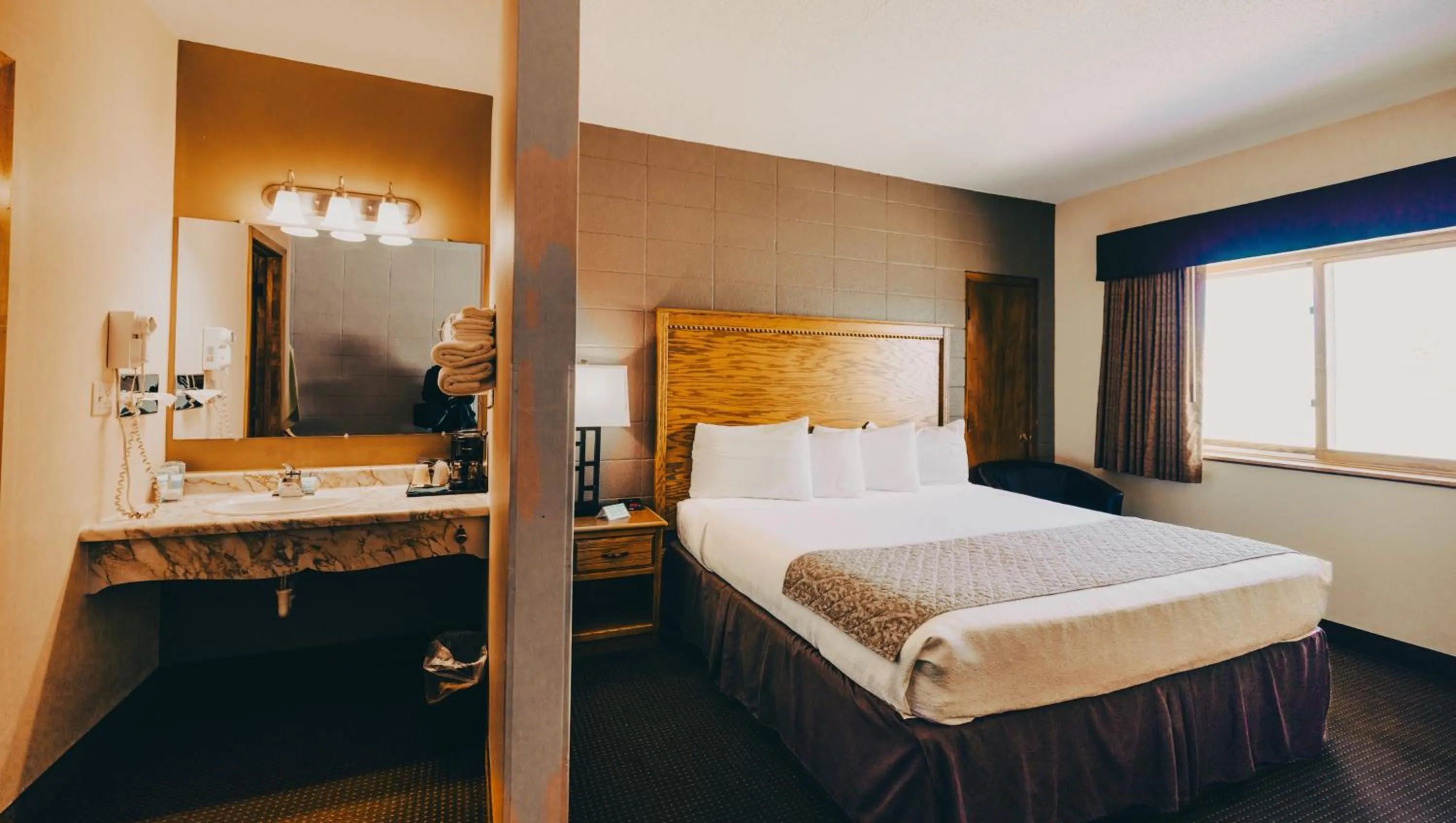 Queen Room - Non-Smoking in Wrangler Inn Mobridge