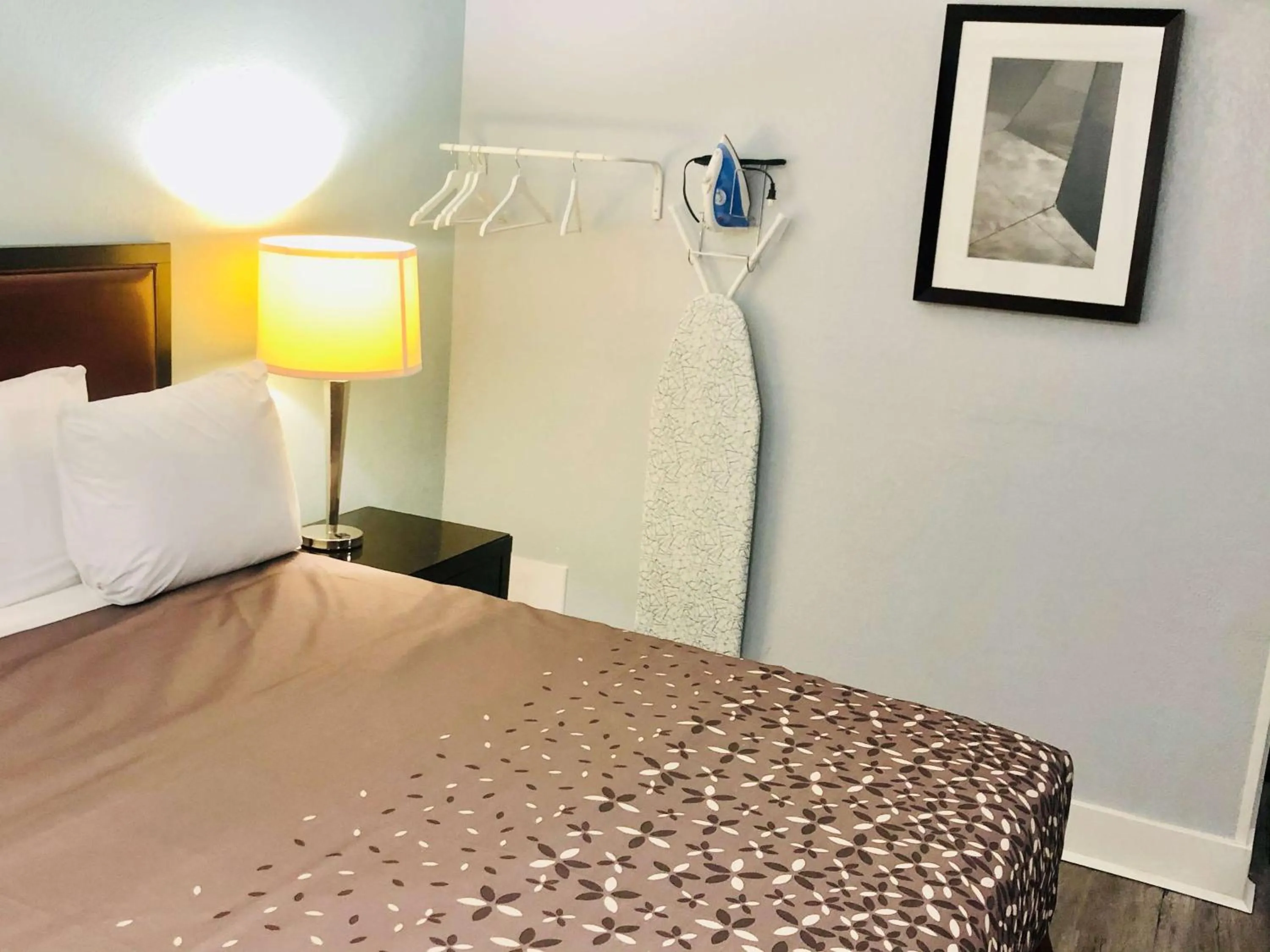 King Room in Montgomery Inn & Suites