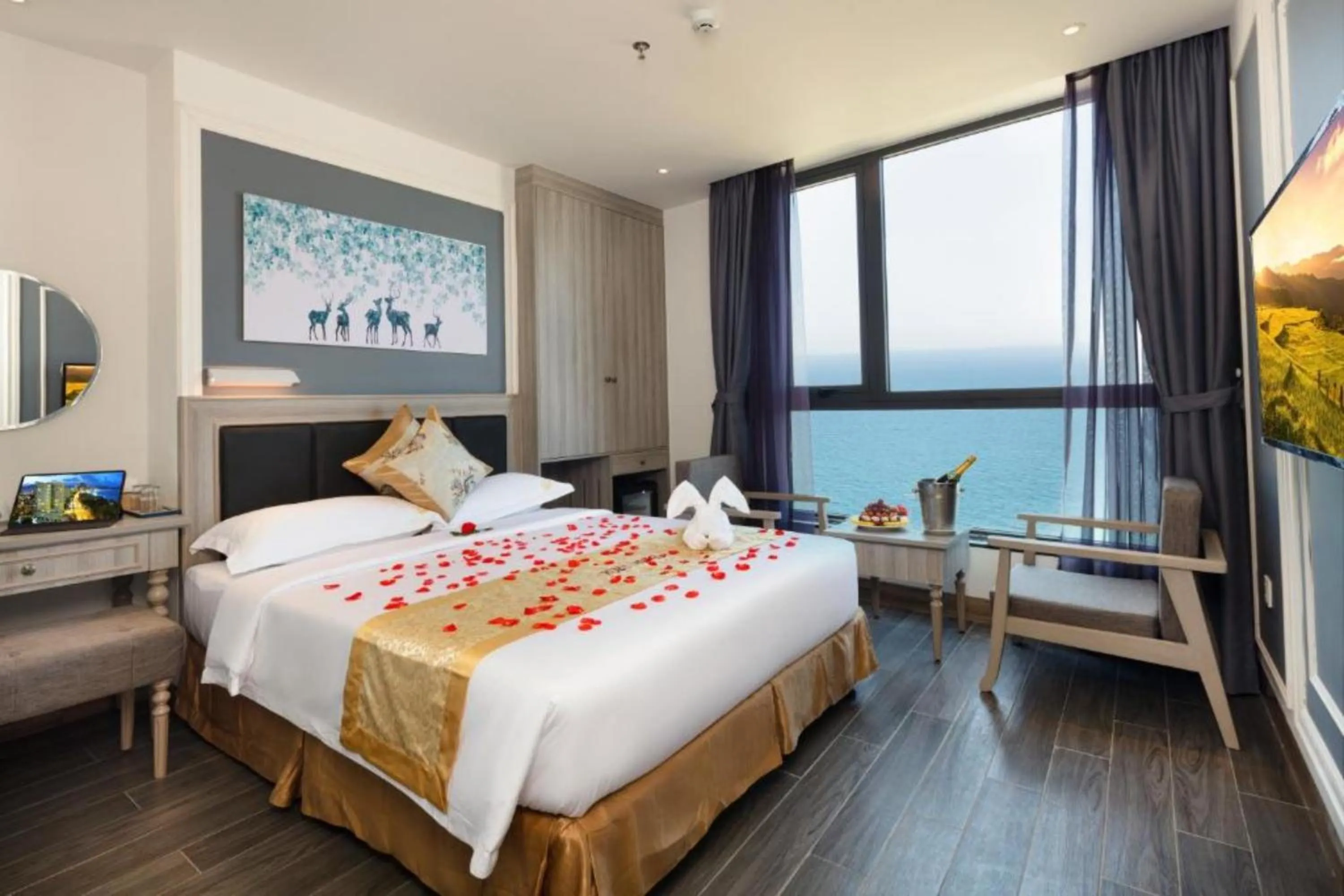 Suite with Sea View - single occupancy in Ruby Hotel