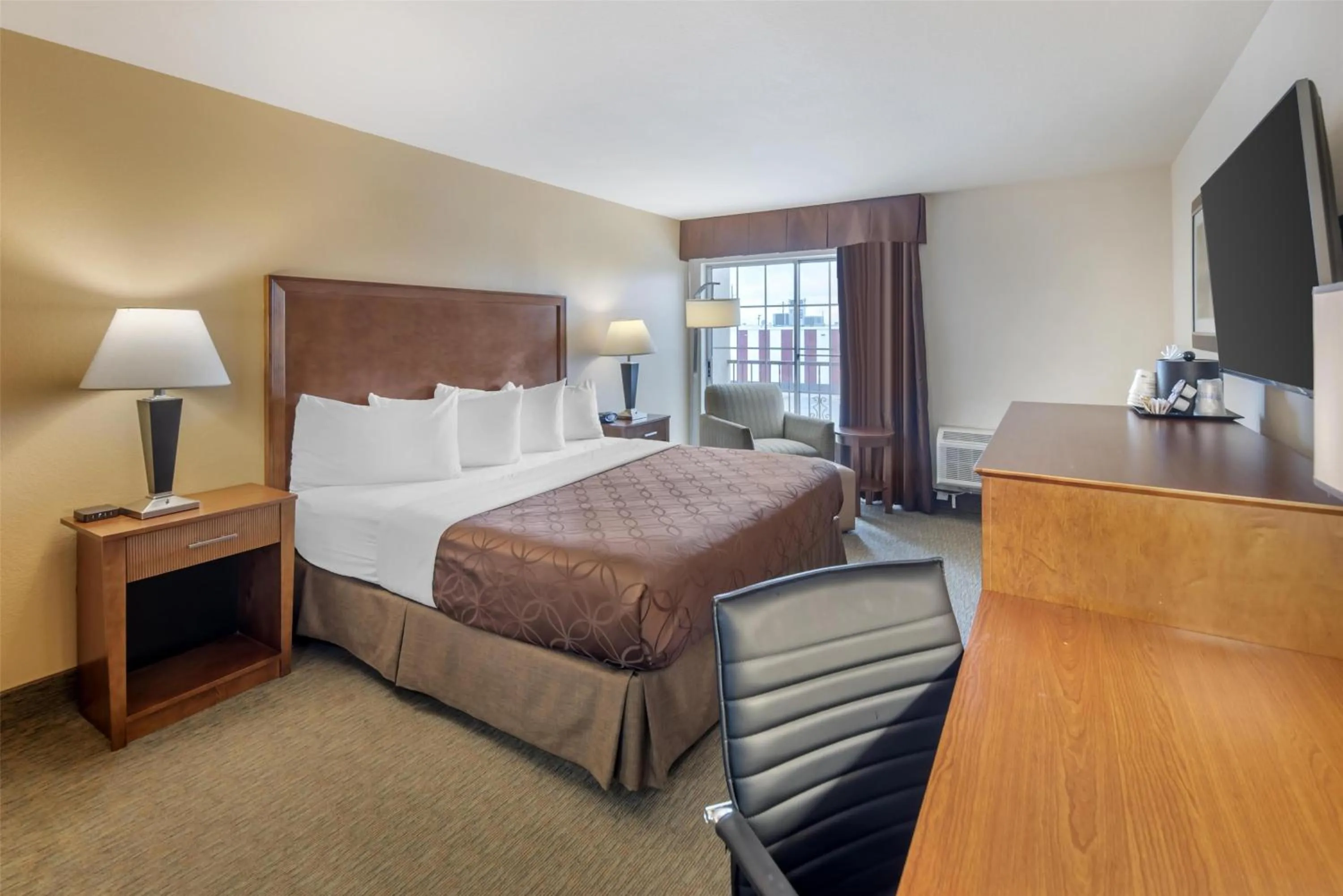 King Room - Non Smoking in Best Western Plus Atrium Inn