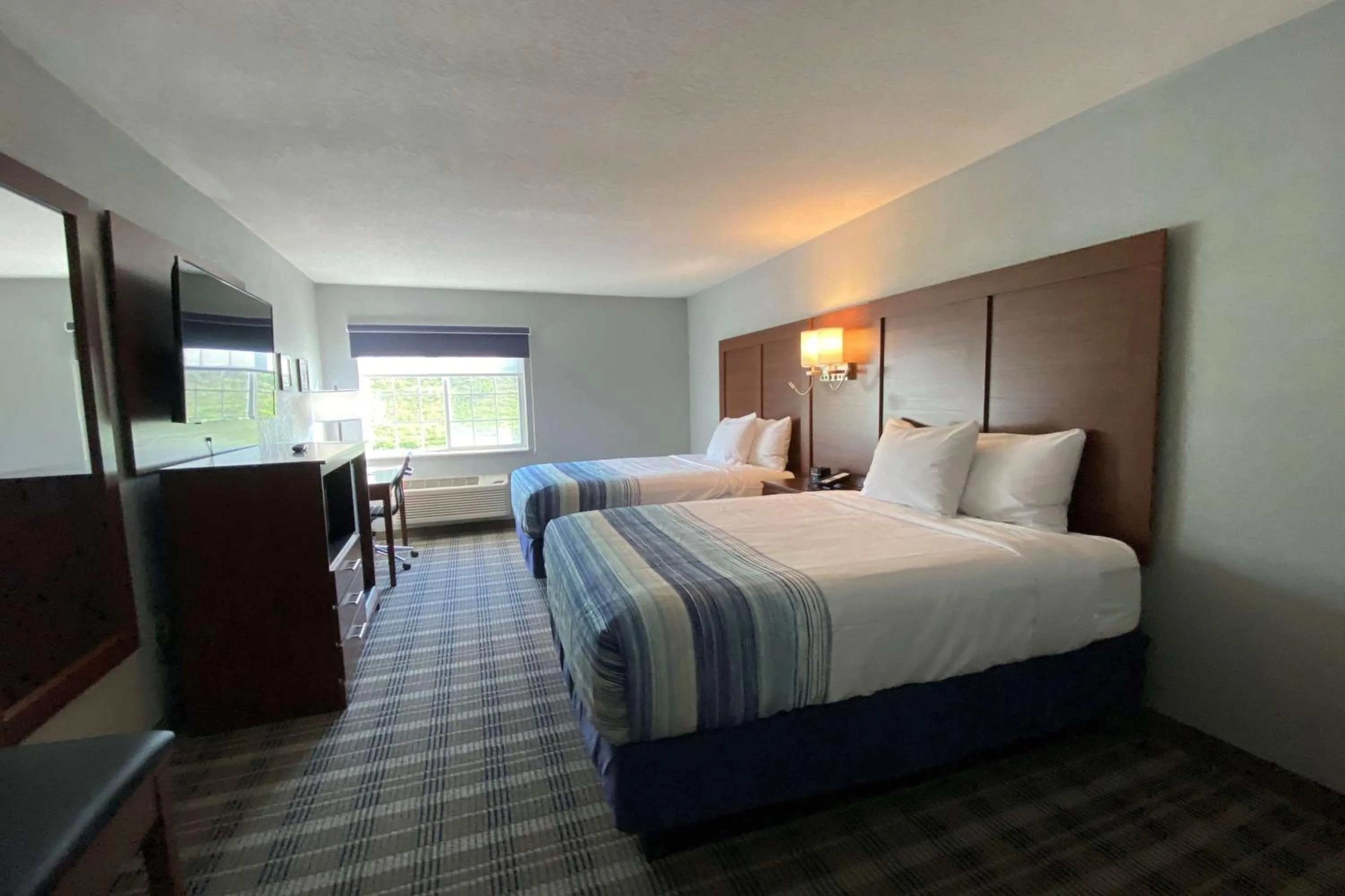 Deluxe Suite with Two Queen Beds - Non-Smoking in AmericInn by Wyndham Williamsburg