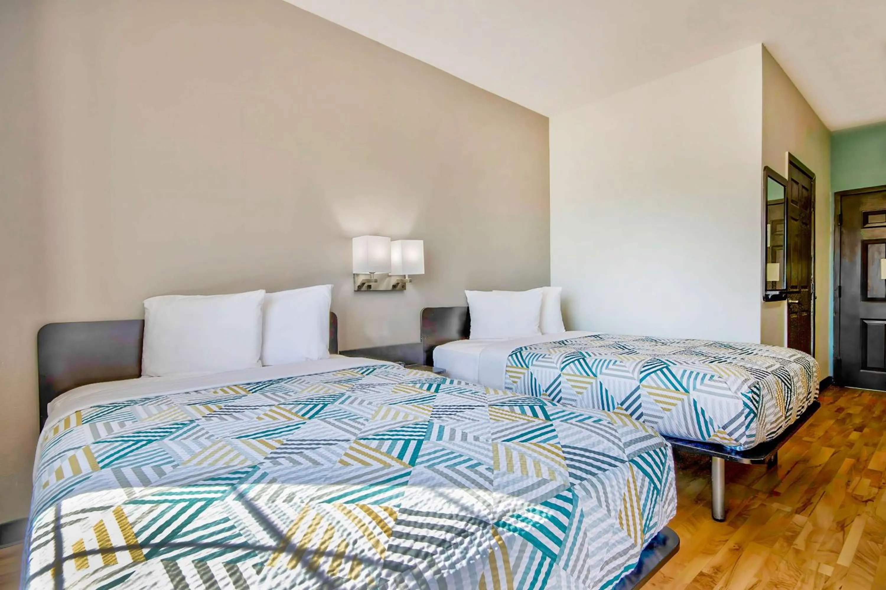 Quadruple Room - Disability Access - Roll in Shower in Studio 6-Port Arthur, TX - SE