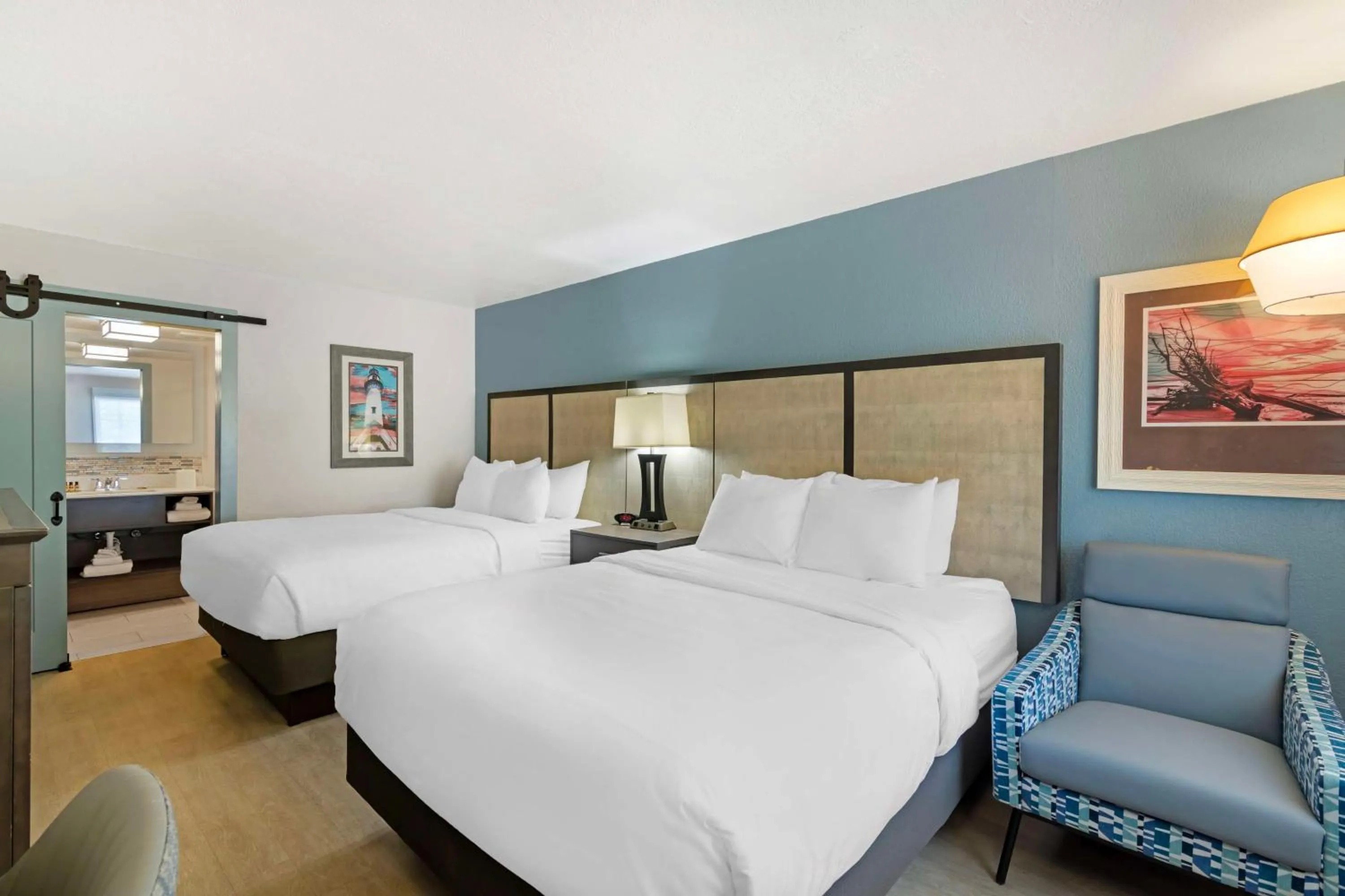 Queen Room with Two Queen Beds and Courtyard View - Non-Smoking in Best Western Plus St. Simons