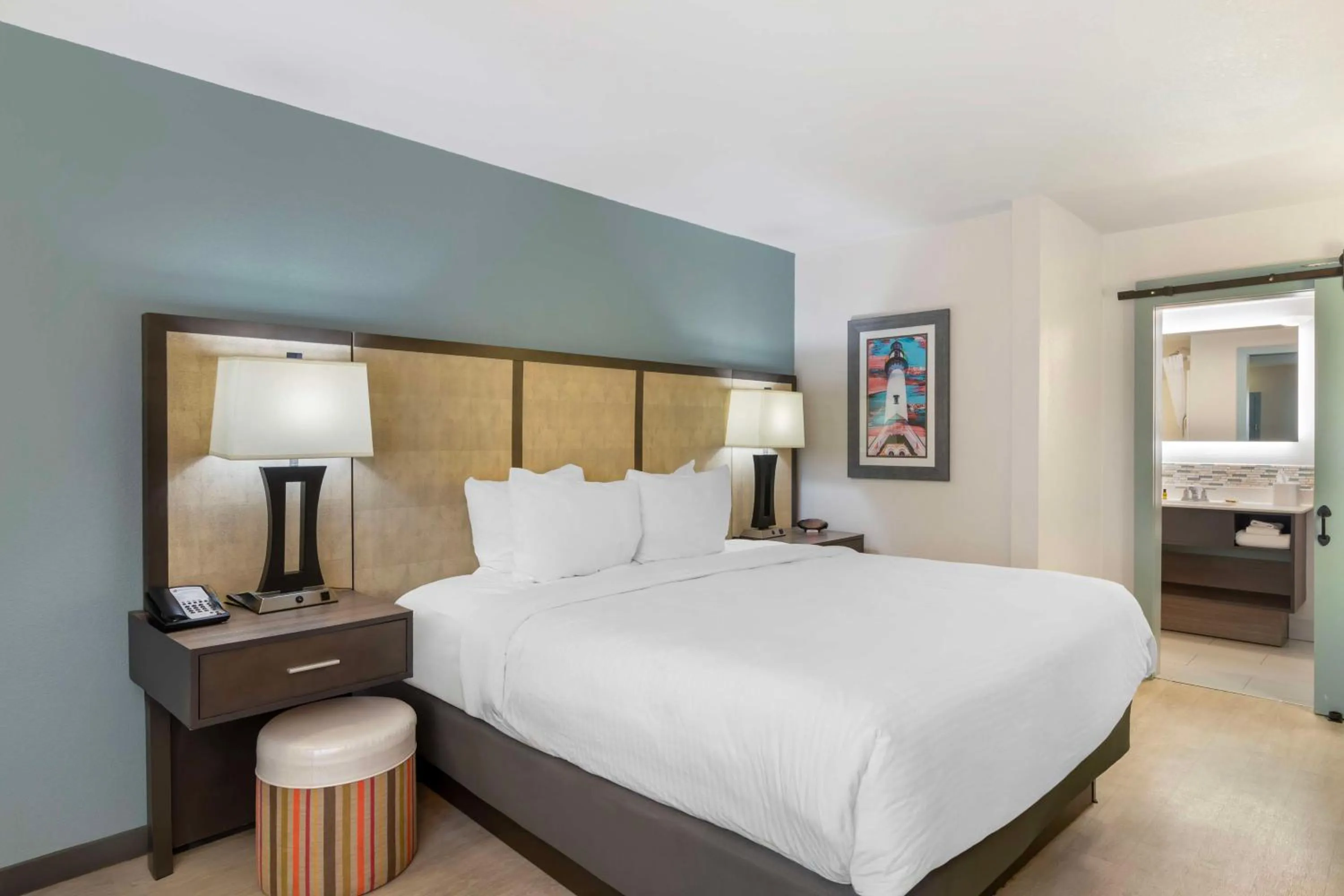 King Room with Pool View - Non-Smoking in Best Western Plus St. Simons