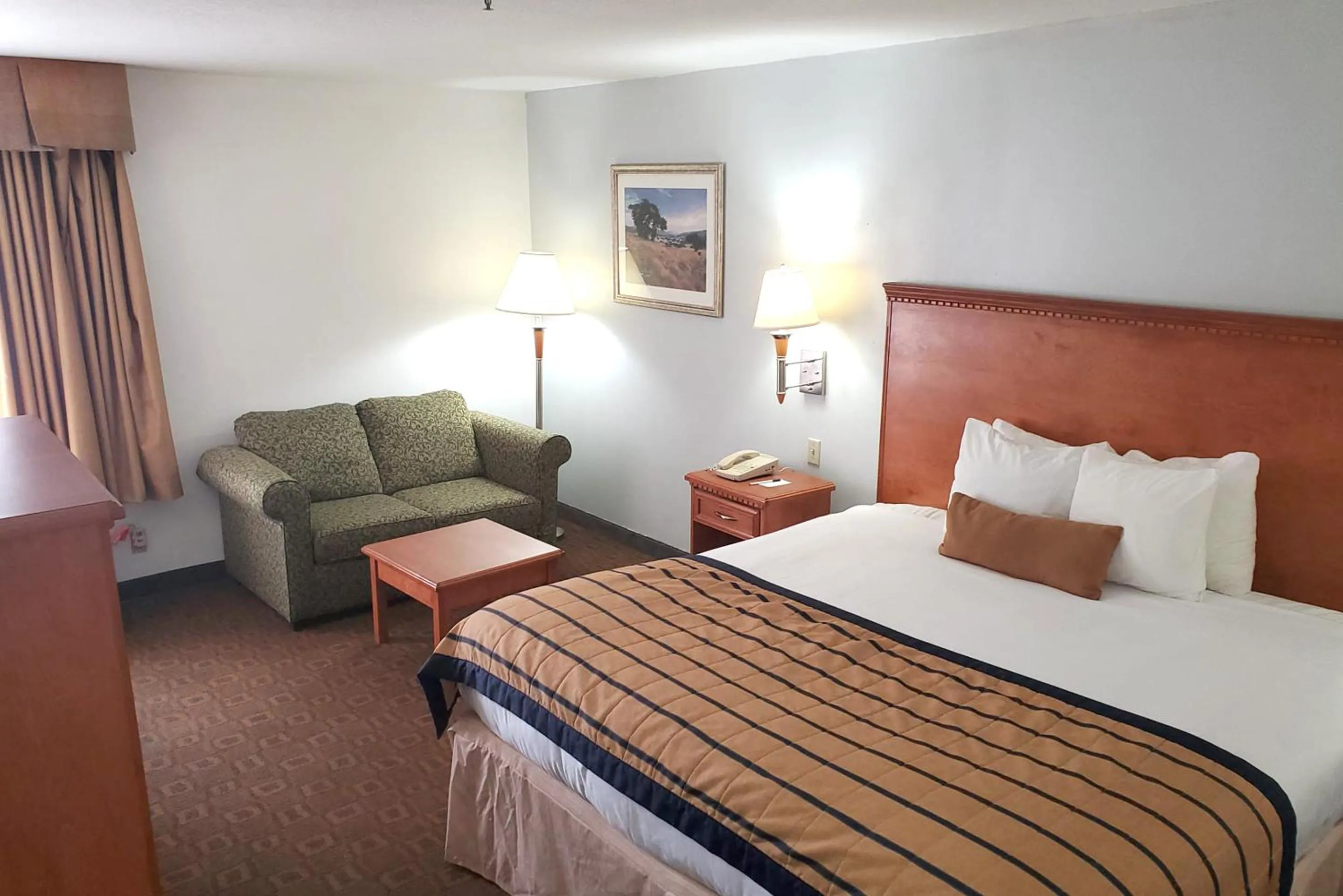 Standard King Room in Coratel Inn & Suites by Jasper New Braunfels IH-35 EXT 189