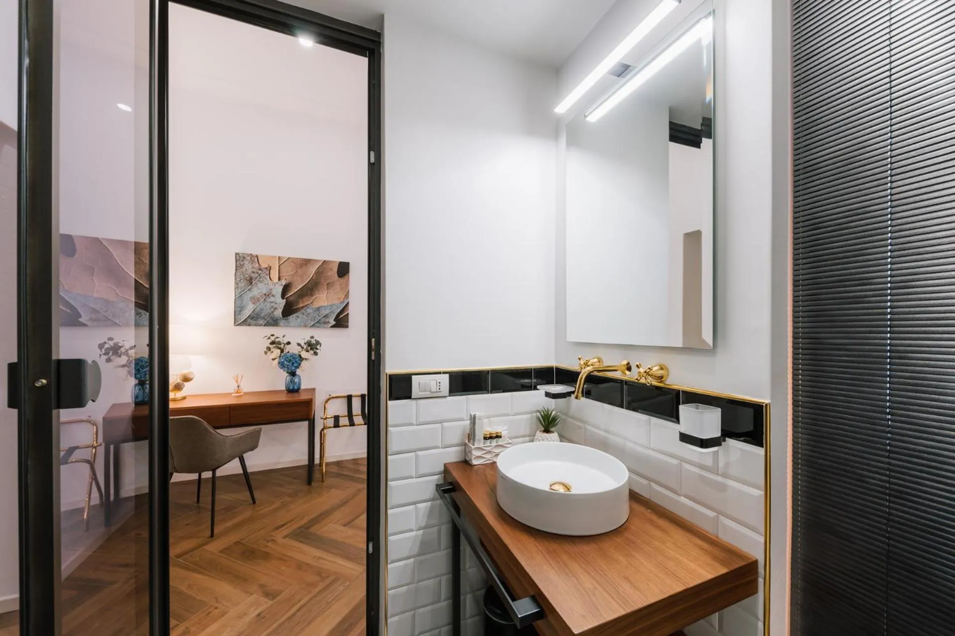 Deluxe Double Room with Side Sea View in Raggio di Sole