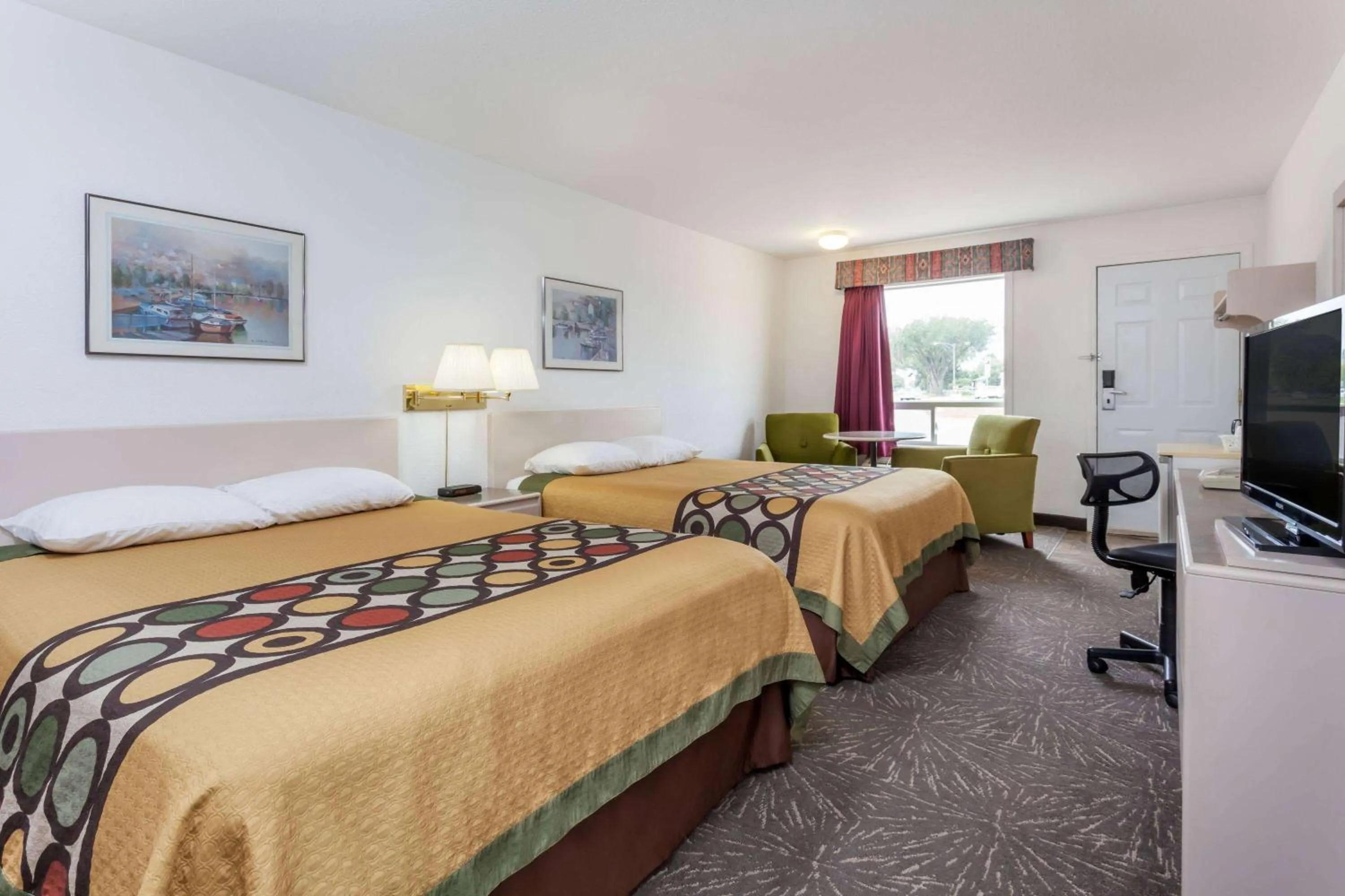 2 Queen Beds, Deluxe Drive-Up Room, Ground Floor, Non-Smoking in Super 8 by Wyndham Taber AB