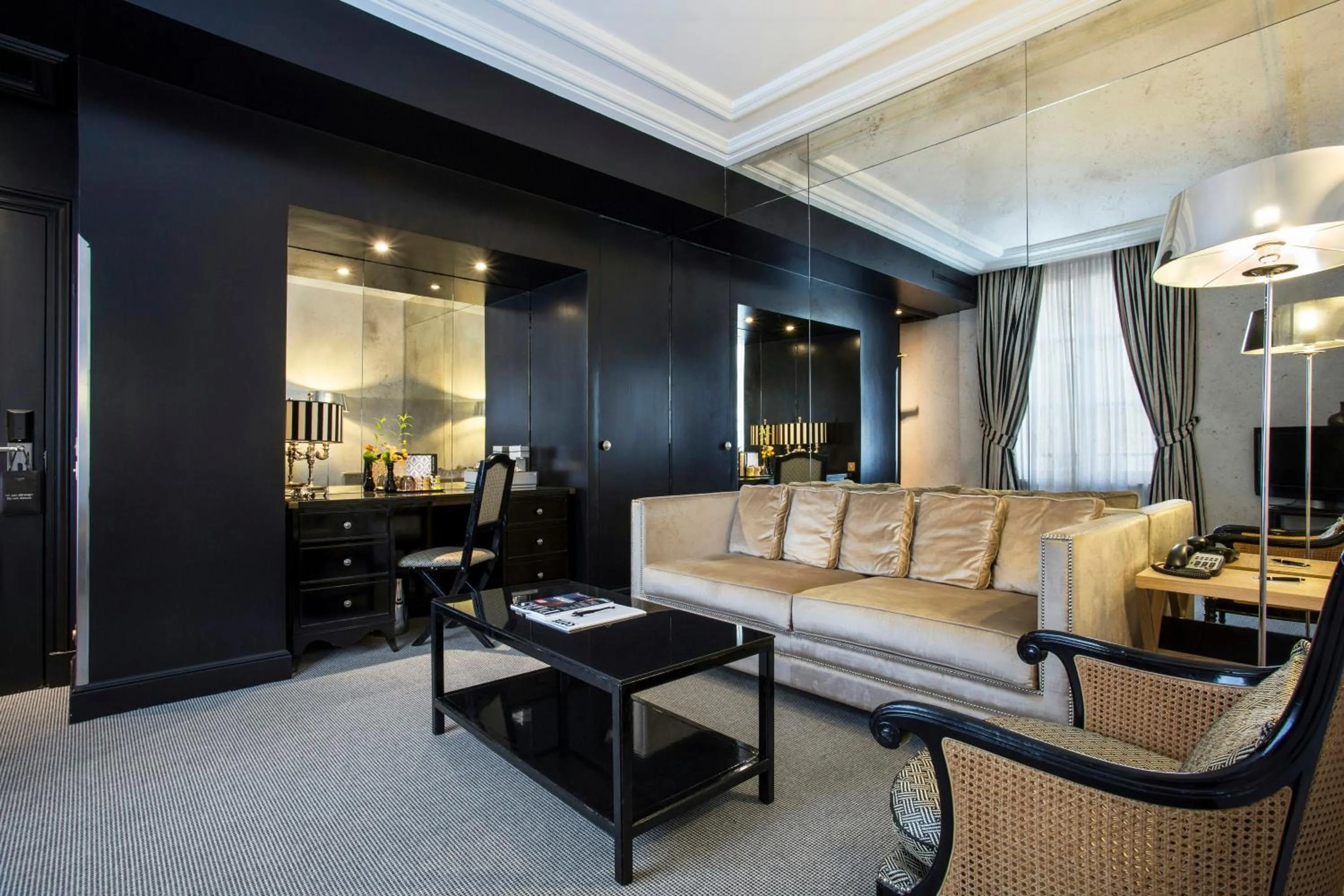 Suite - single occupancy in Castille Paris – Starhotels Collezione