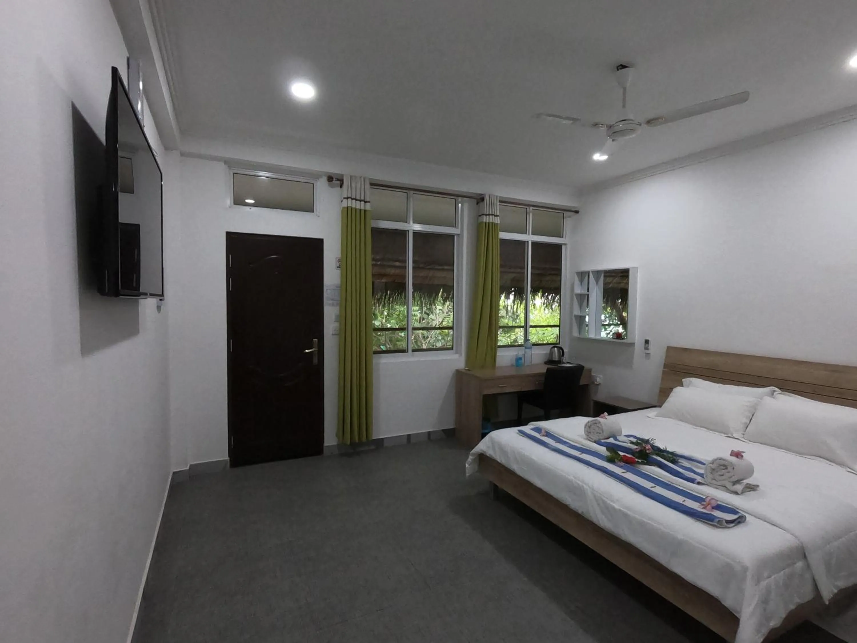 Family Room with Shower in Dhangethi INN