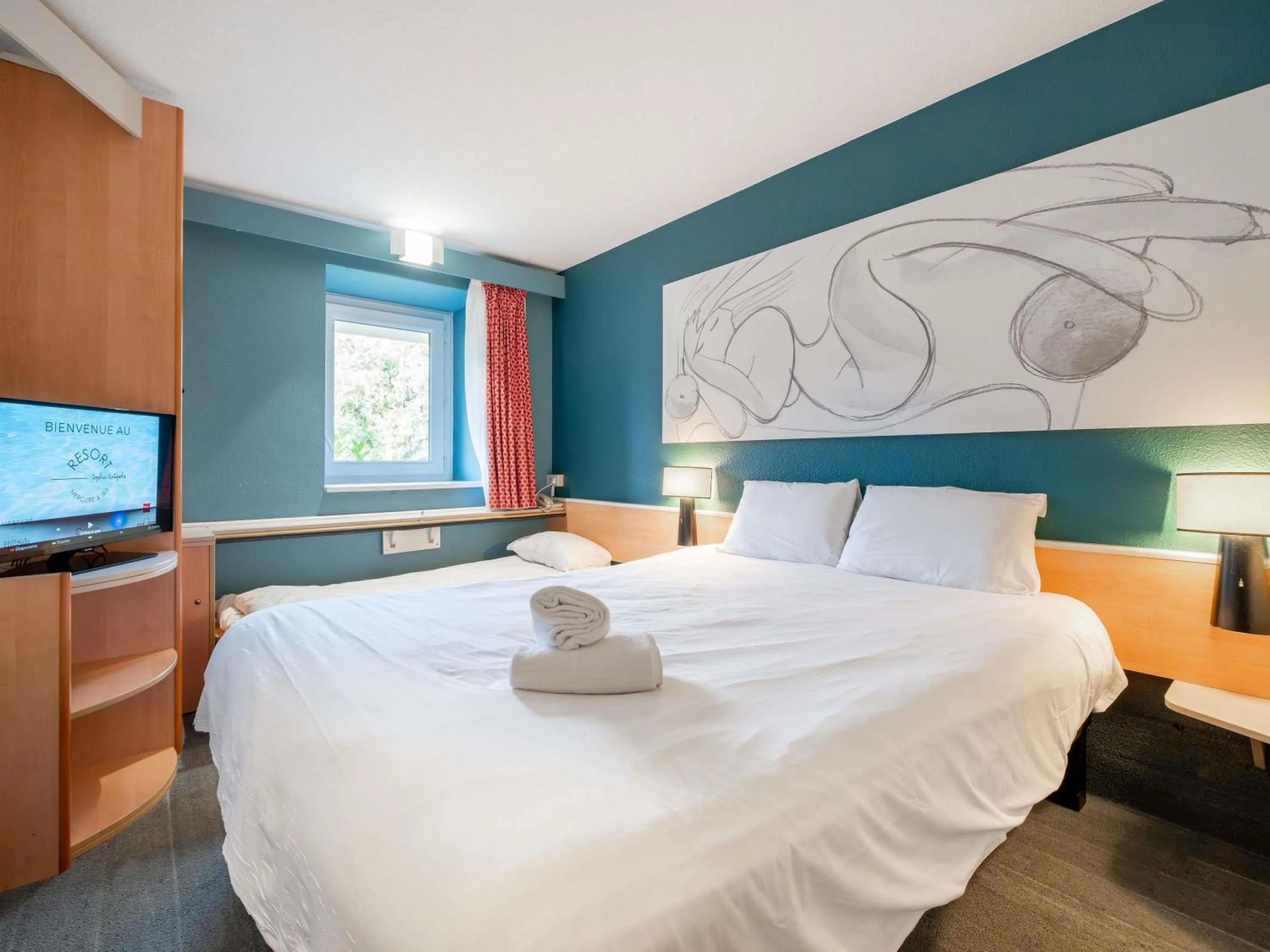 Standard Room with One Double Bed and One Single Bed in ibis Antibes Sophia-Antipolis