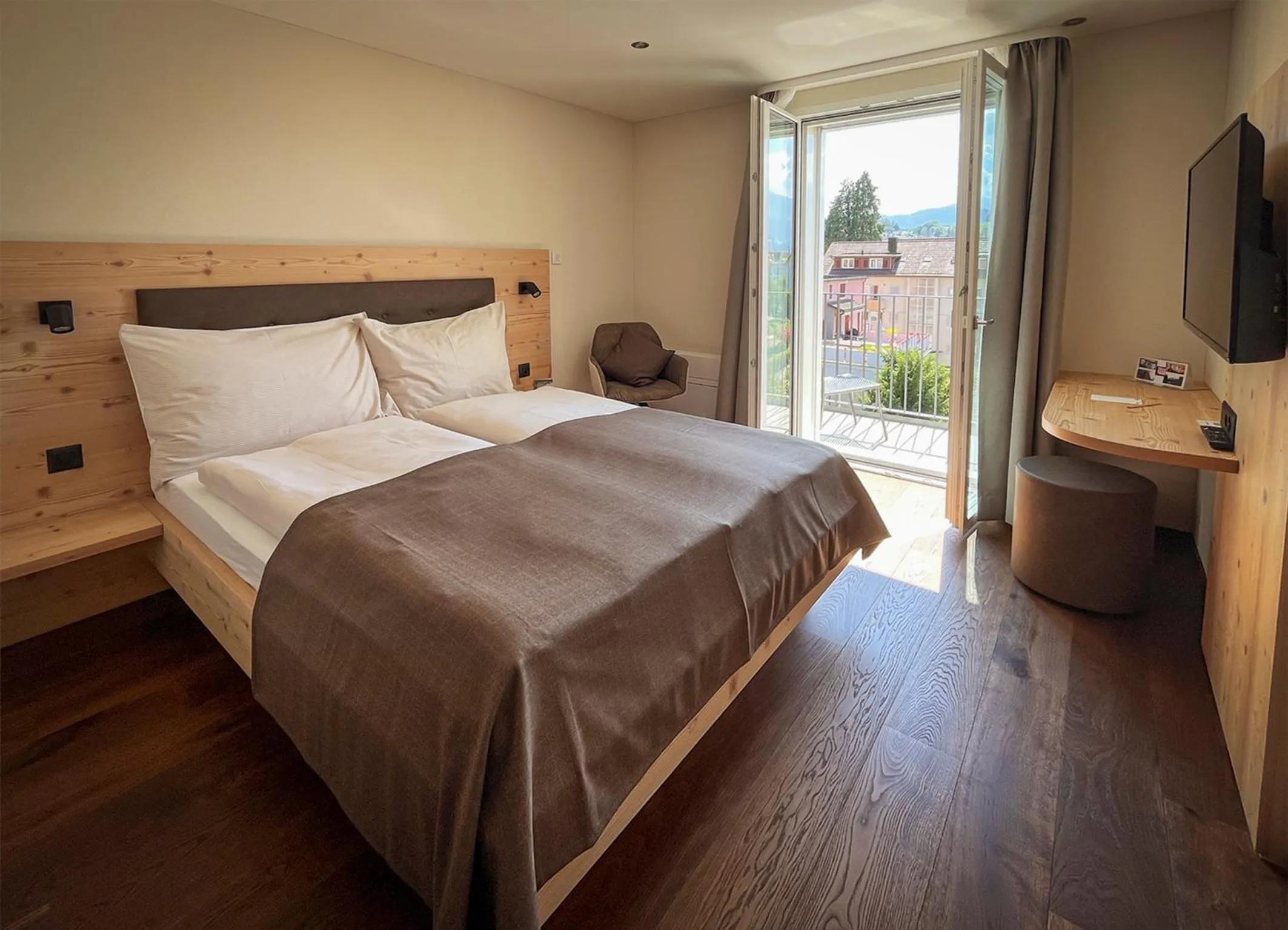 Queen Room with Balcony in Gasthaus zur Waldegg