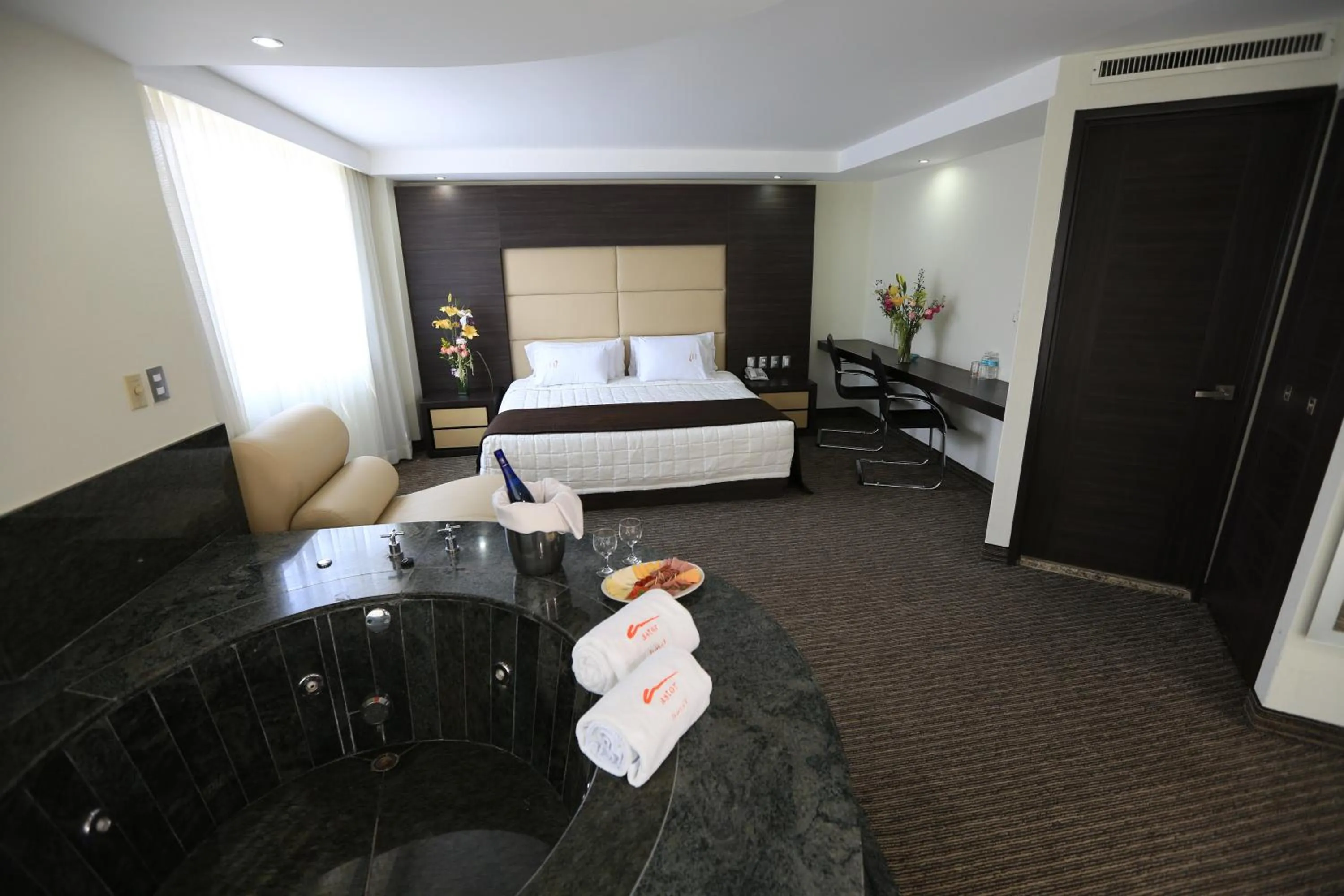 King Room with Spa Bath - single occupancy in Hotel Astor