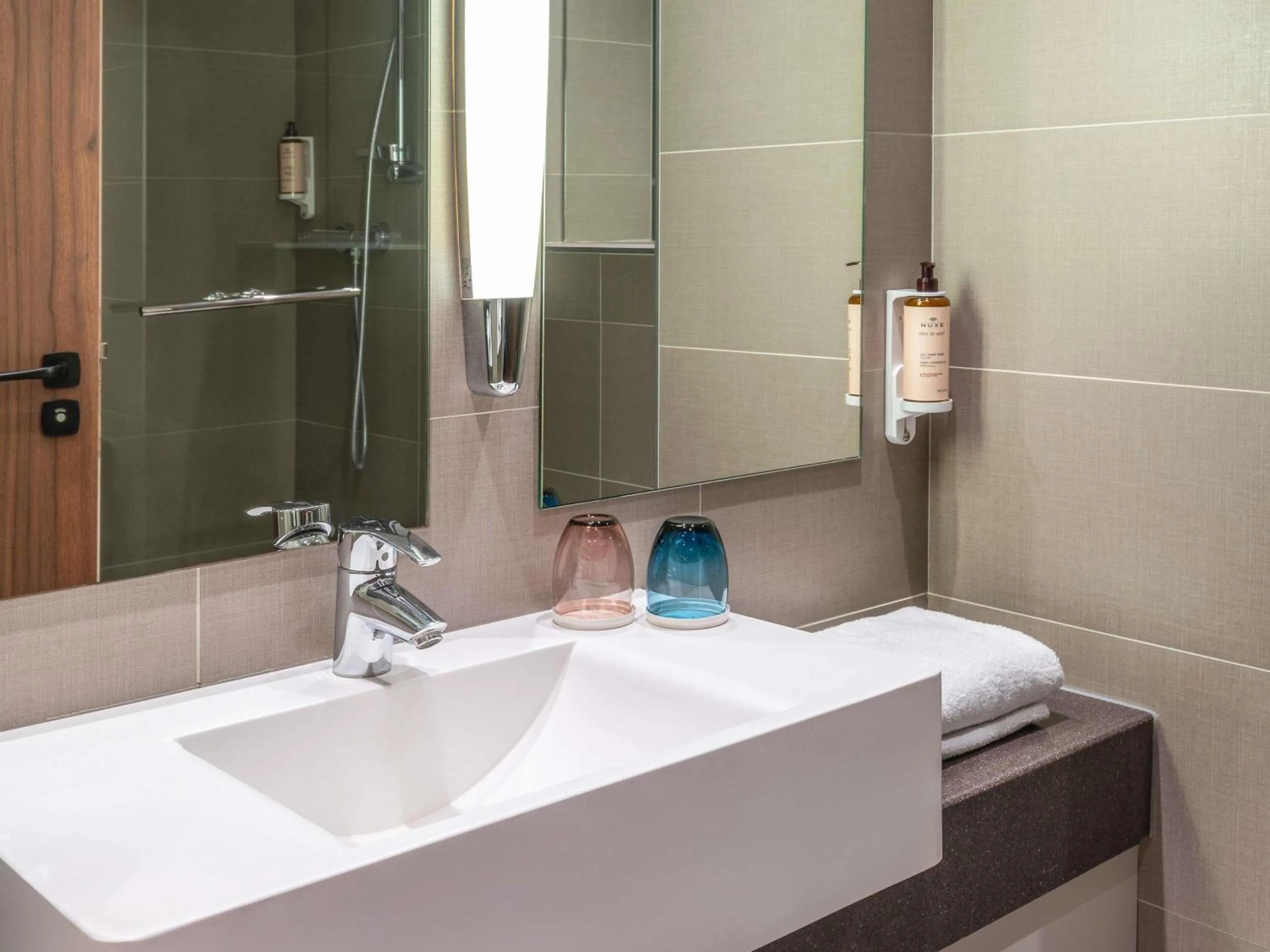 Classic Room with Double Bed in Mercure Caen Cote De Nacre