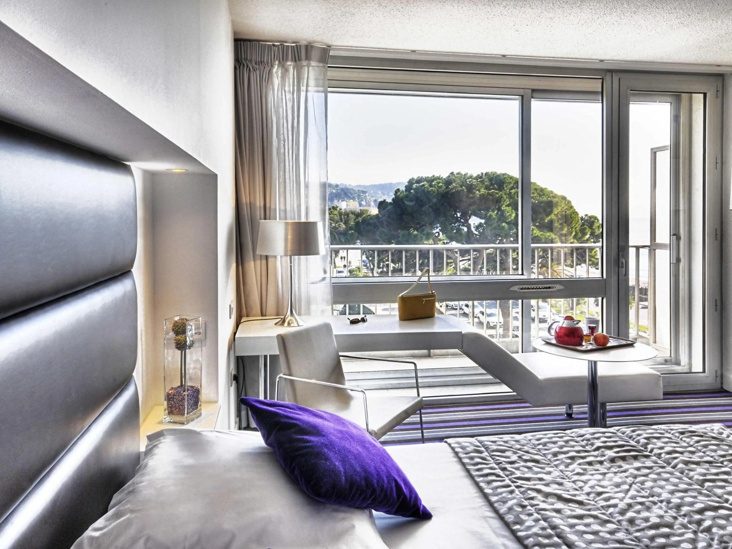 Privilege Room with Garden and Sea View in Mercure Nice Promenade Des Anglais