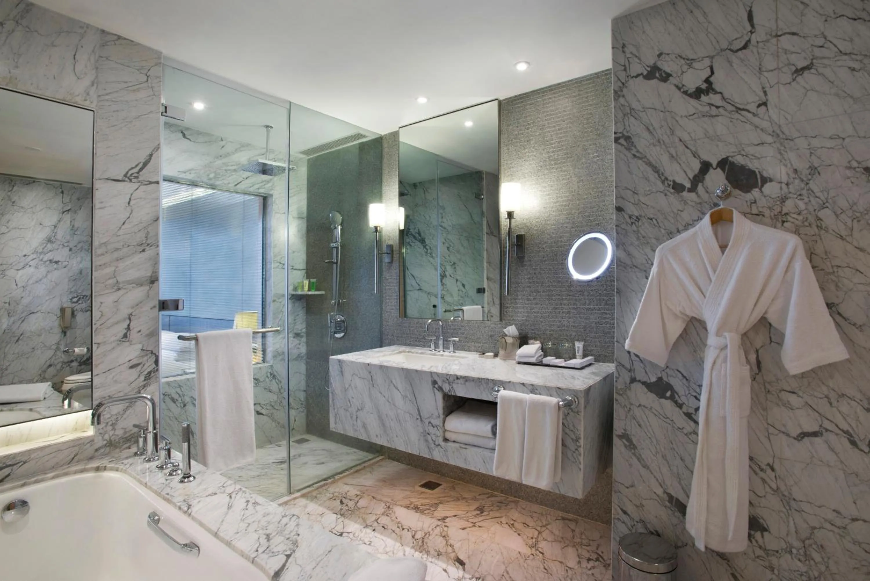 Twin Room with 15% Discount on Food & Soft Beverages, 15% Discount on Spa & Confirmed late check out till 14:00 Hrs in Hyatt Regency Gurgaon