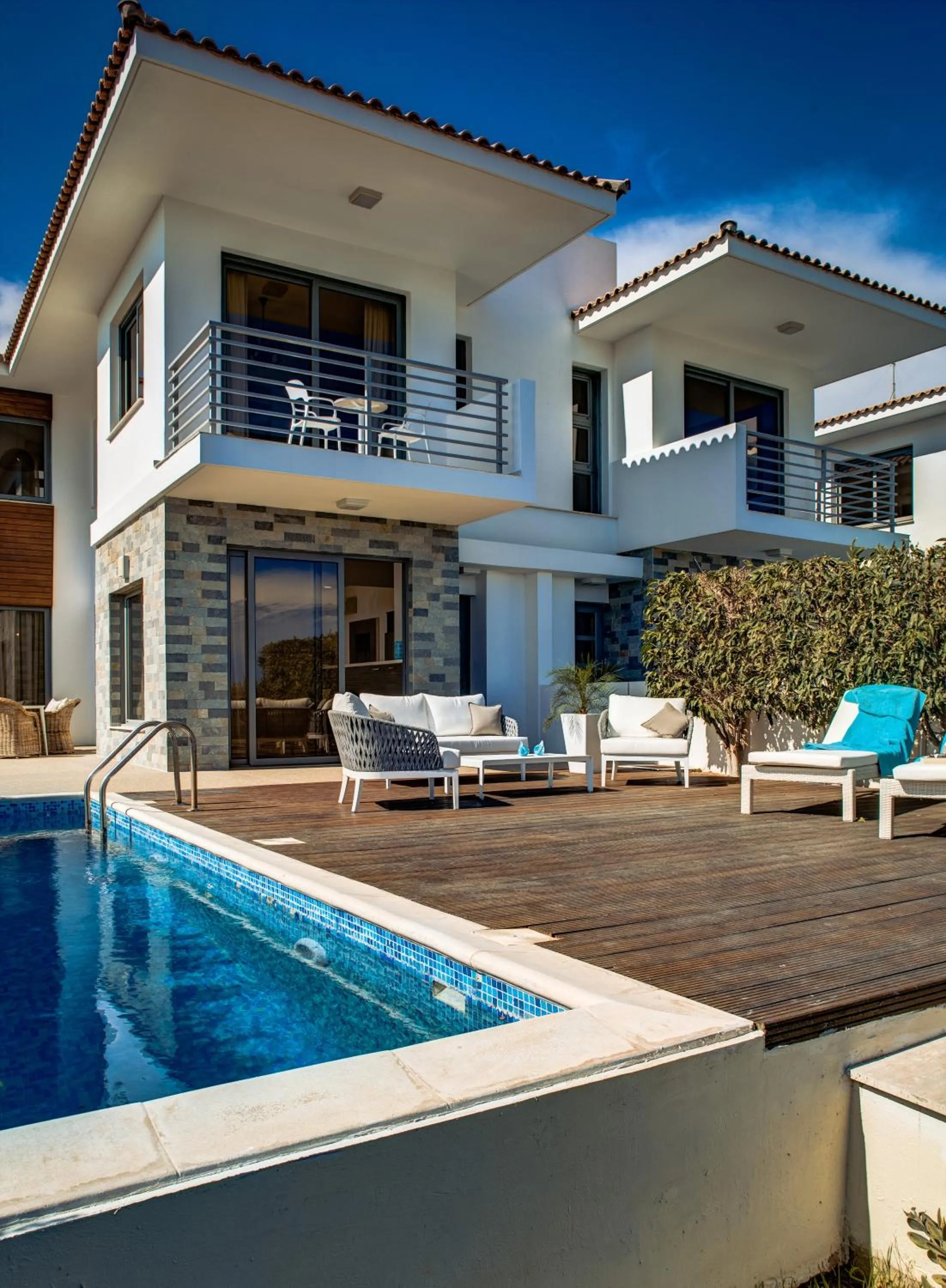 Three-Bedroom Villa with Private Pool and Sea View in Atlantis Gardens