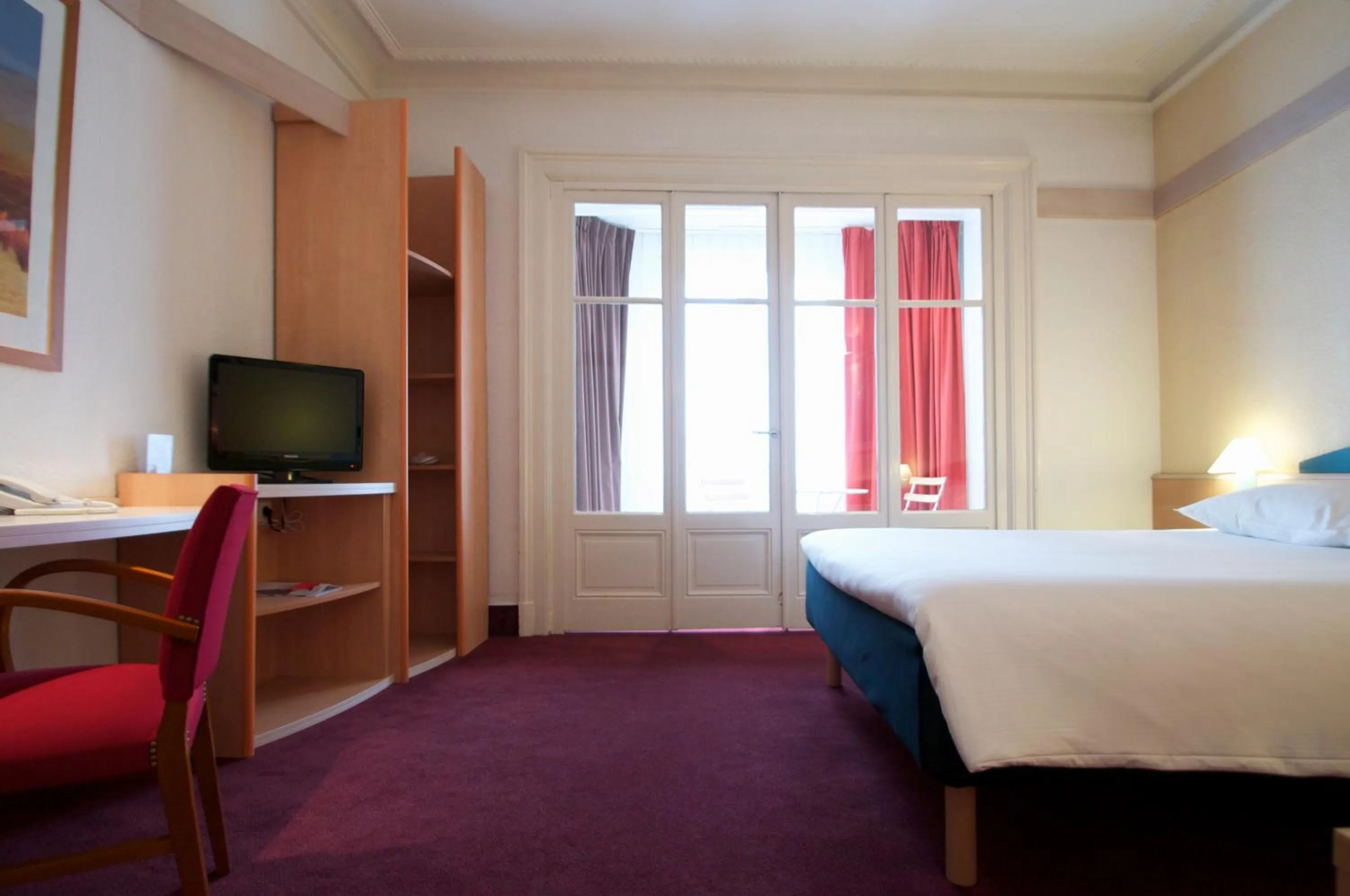 Suite with One Double Bed and Sofa Bed in ibis Lyon Centre Perrache