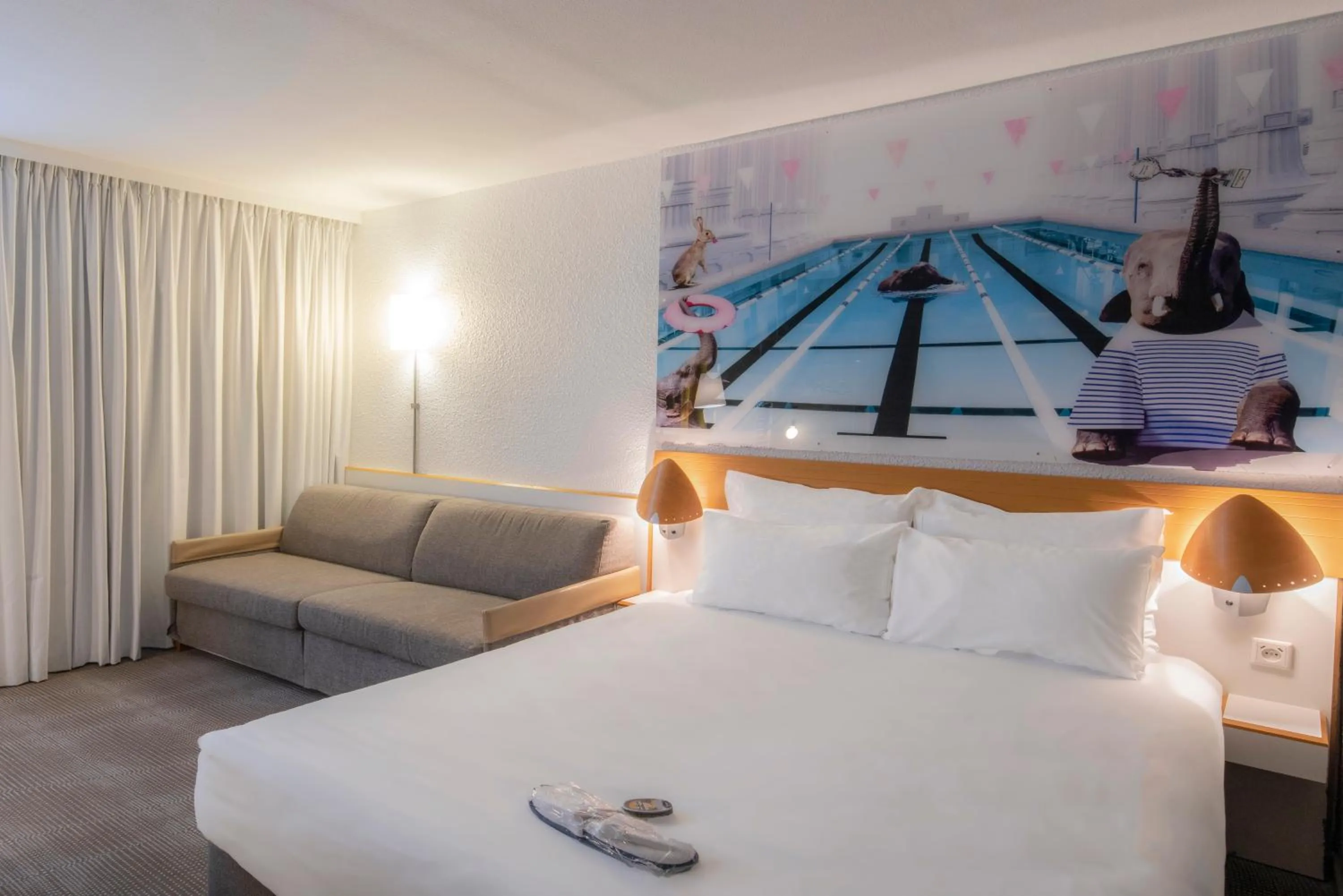 Classic Double Room with Sofa in Novotel Dijon Sud