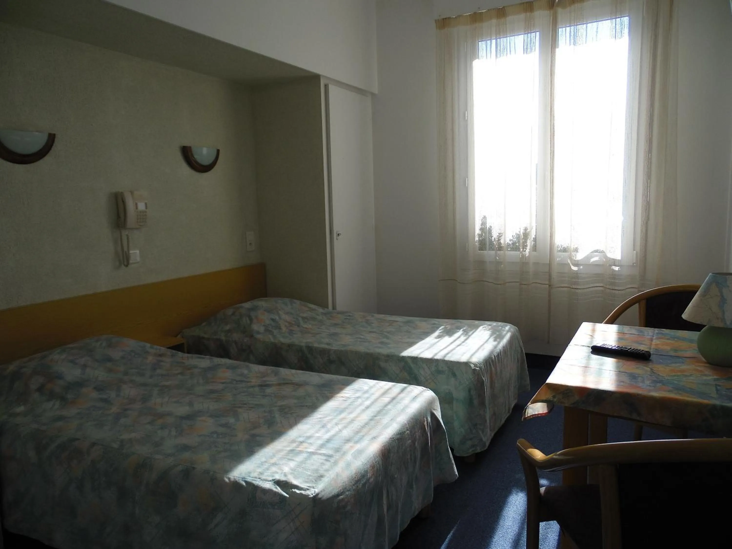 Standard Twin Room in Hôtel du Petit Matelot