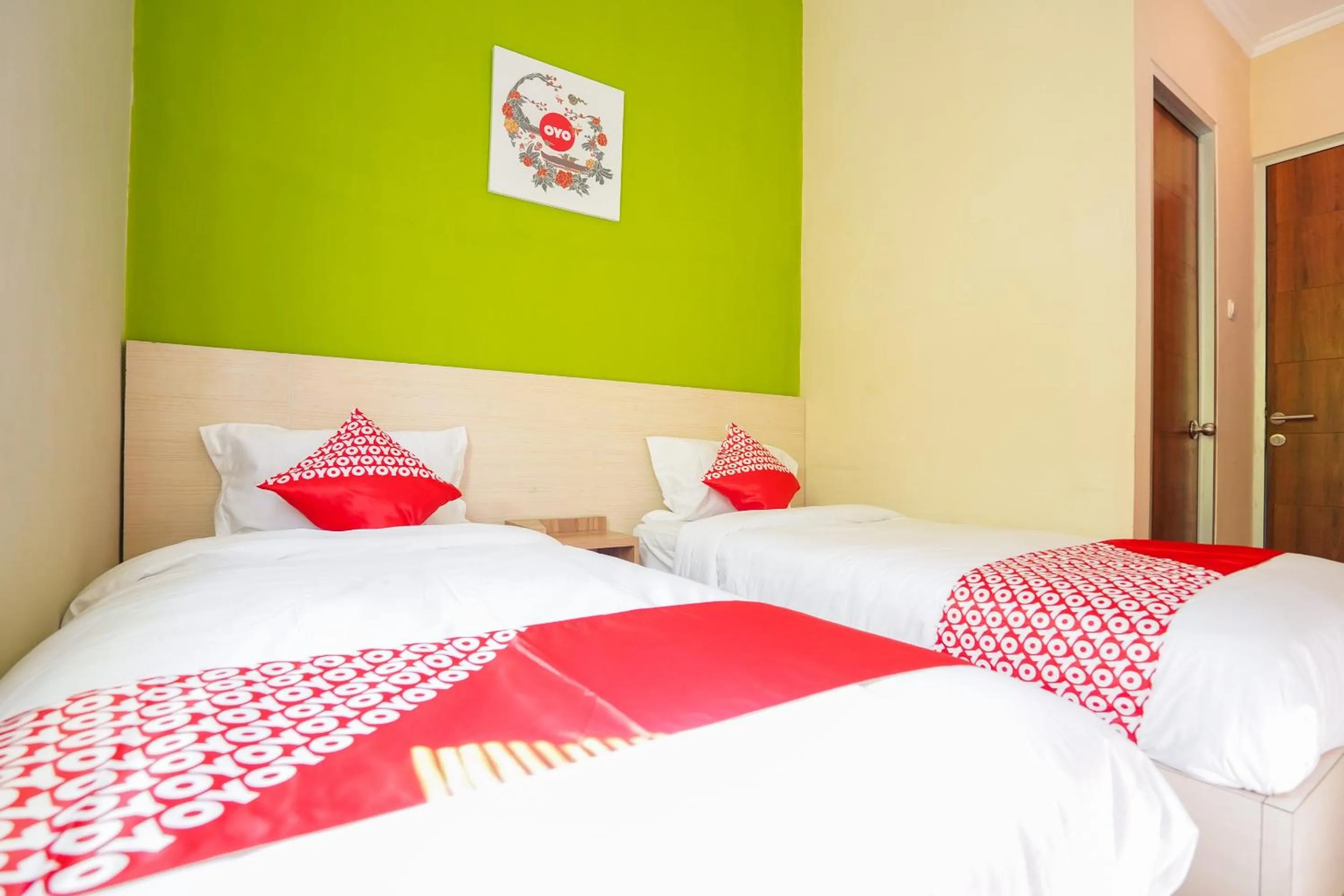 Standard Twin Room in Hotel O Surabaya near Surabaya Town Square formerly Kupang Gunung Residence