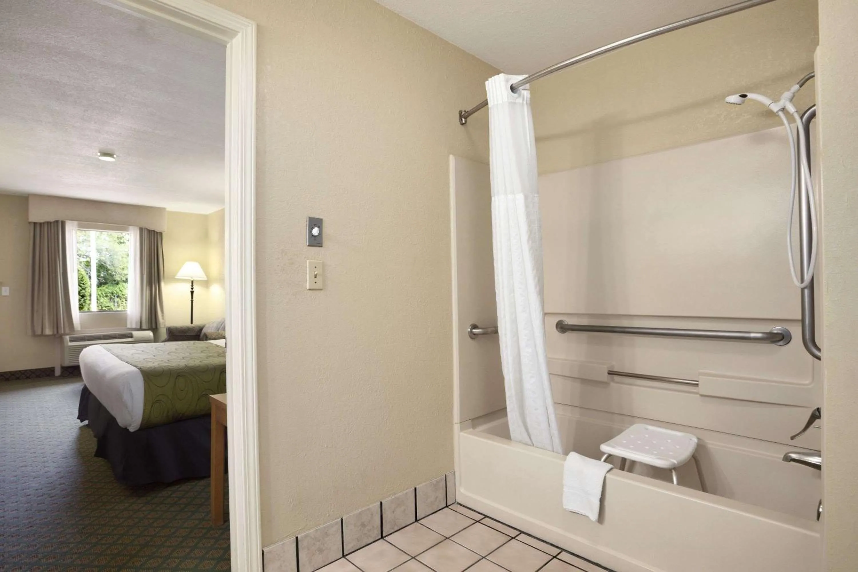 King Room - Disability Access in Days Inn & Suites by Wyndham Stuttgart