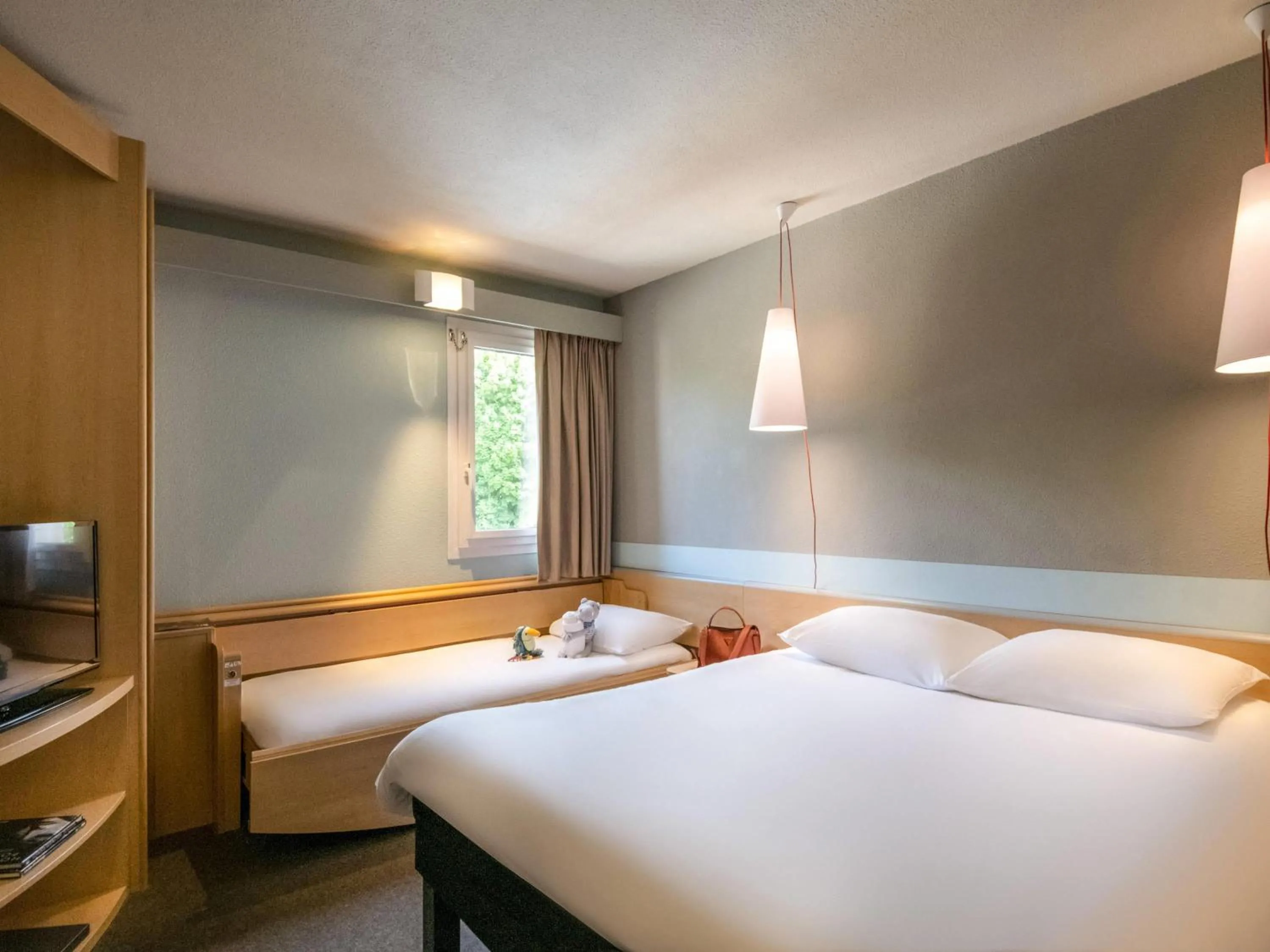 Standard Room with 1 Double and 1 Single Bed in ibis Gap Centre