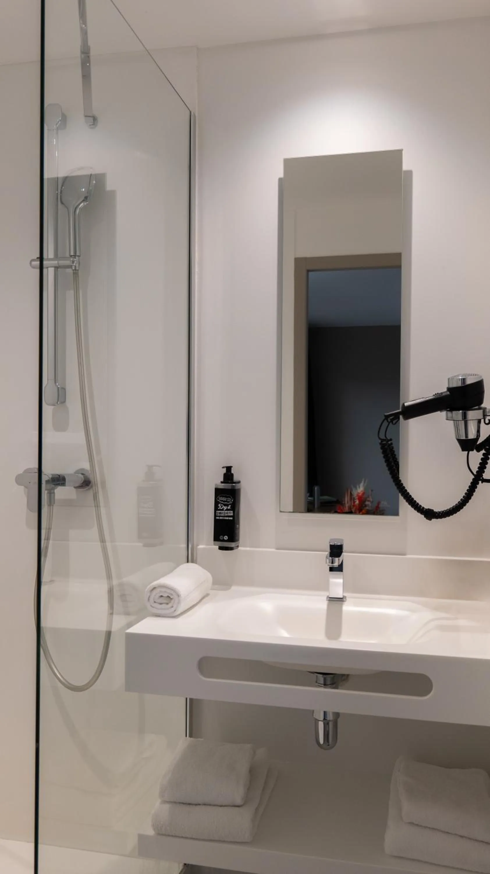 Superior Triple Room in Hôtel Les Genêts Bayonne