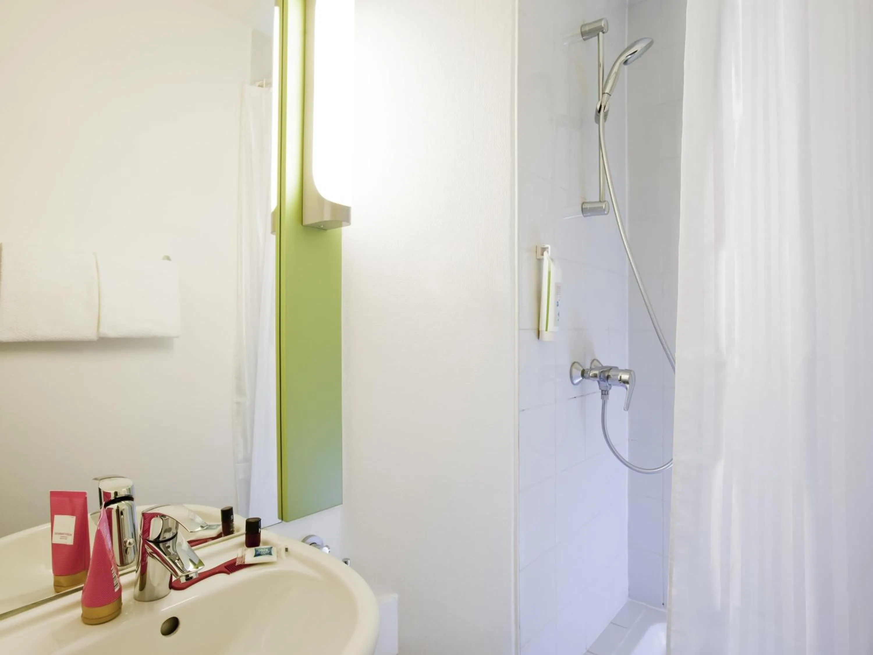 Twin Room in ibis budget Pontault Combault RN4 Marne La Vallée