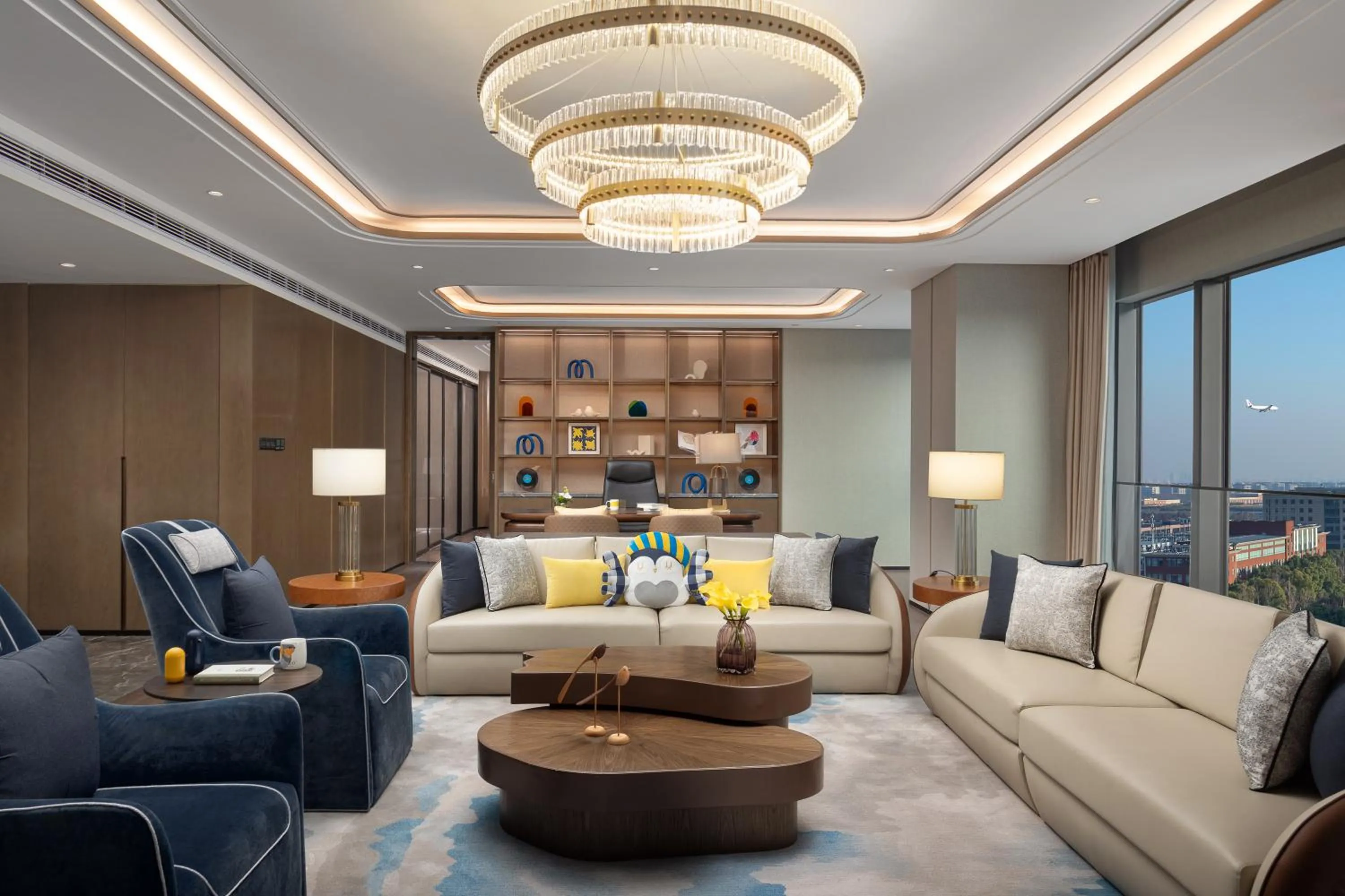 Chairman Suite in voco Shanghai Hongqiao Hub by IHG - 20 Mins drive to Shanghai Hongqiao Int'l Airport And NECC