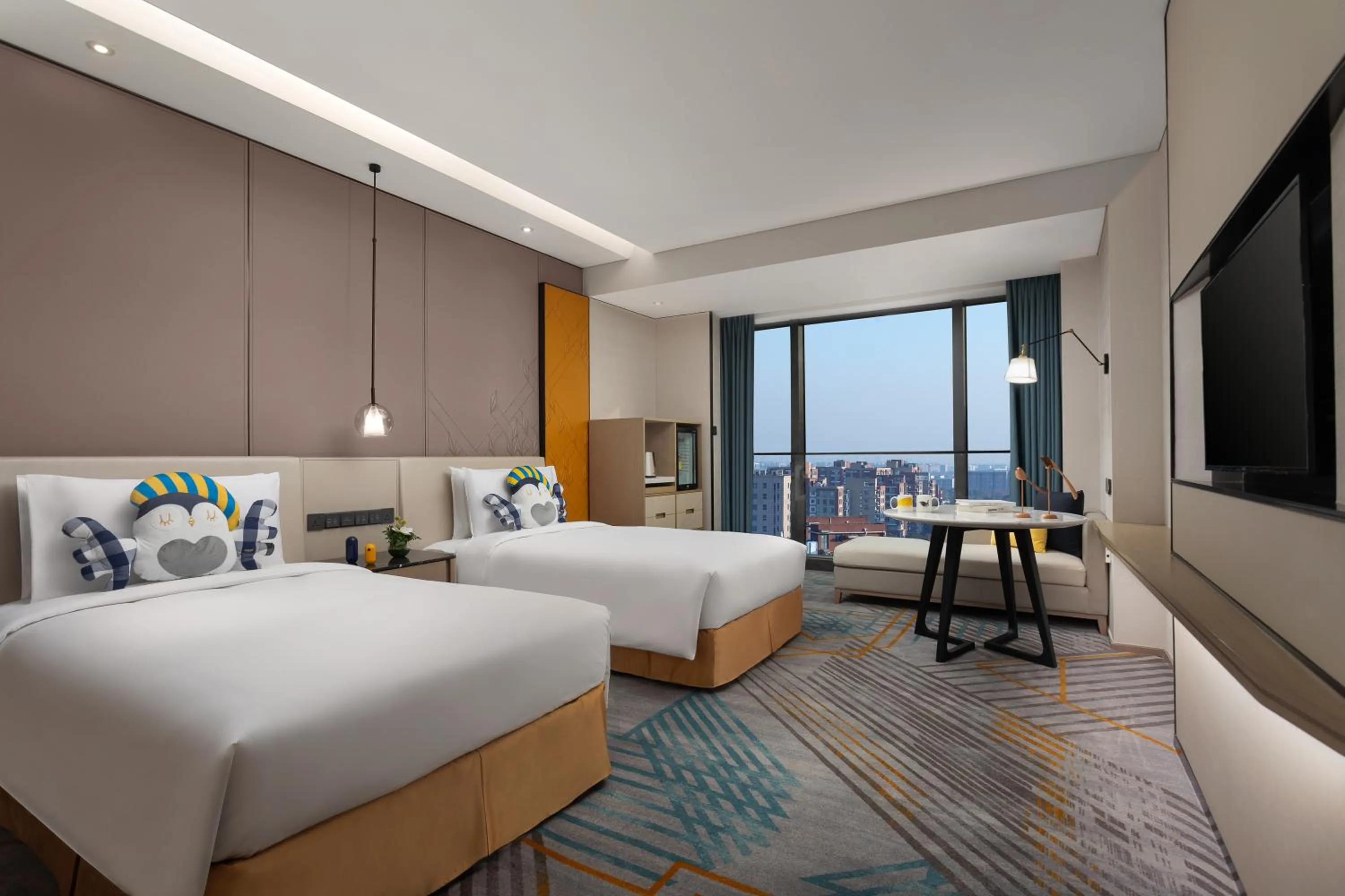 Standard Double Room with Two Double Beds - High Floor in voco Shanghai Hongqiao Hub by IHG - 20 Mins drive to Shanghai Hongqiao Int'l Airport And NECC