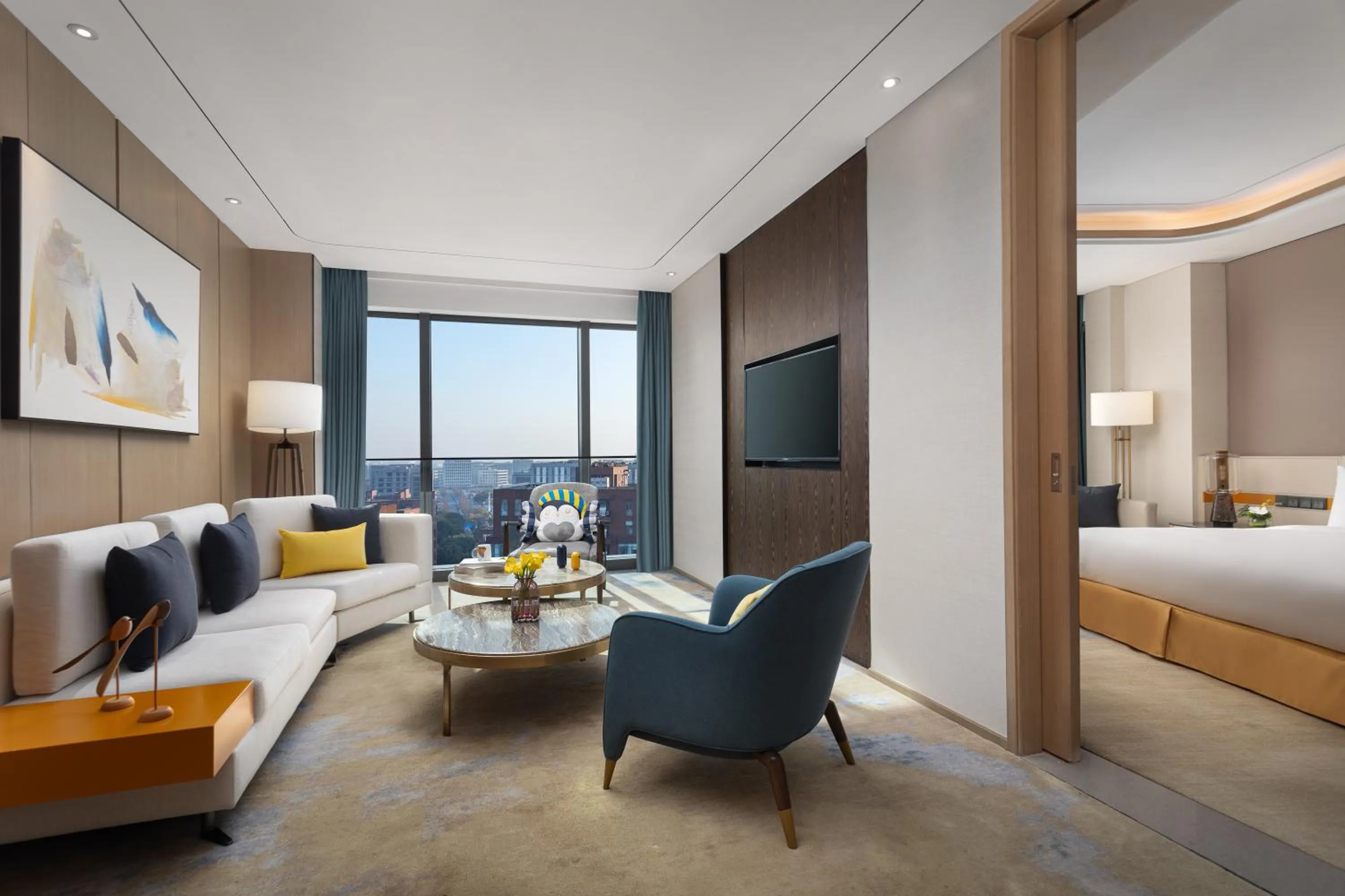 One-Bedroom Suite in voco Shanghai Hongqiao Hub by IHG - 20 Mins drive to Shanghai Hongqiao Int'l Airport And NECC