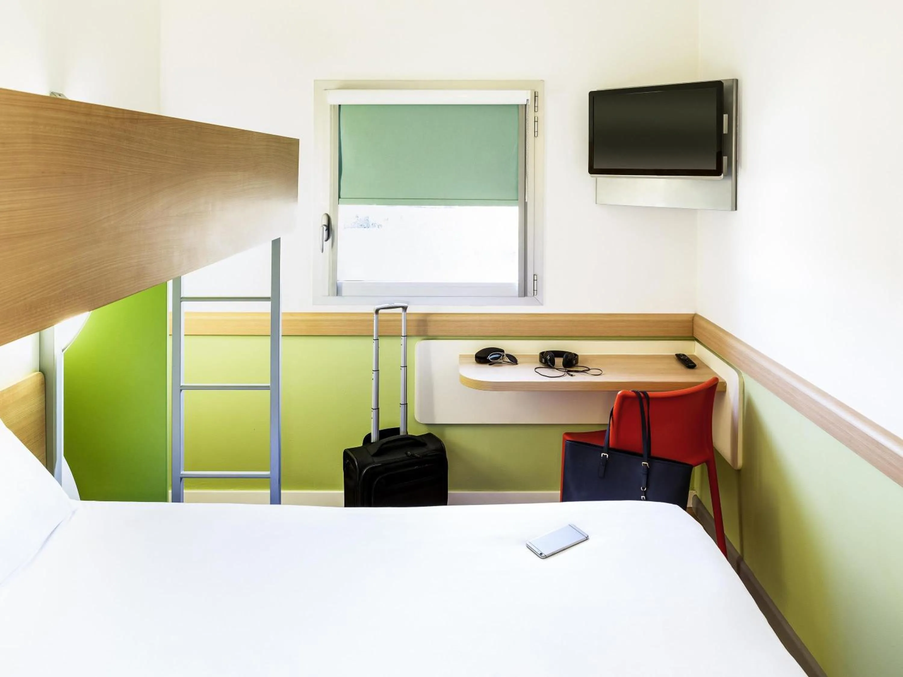 Standard Triple Room in ibis budget Derby