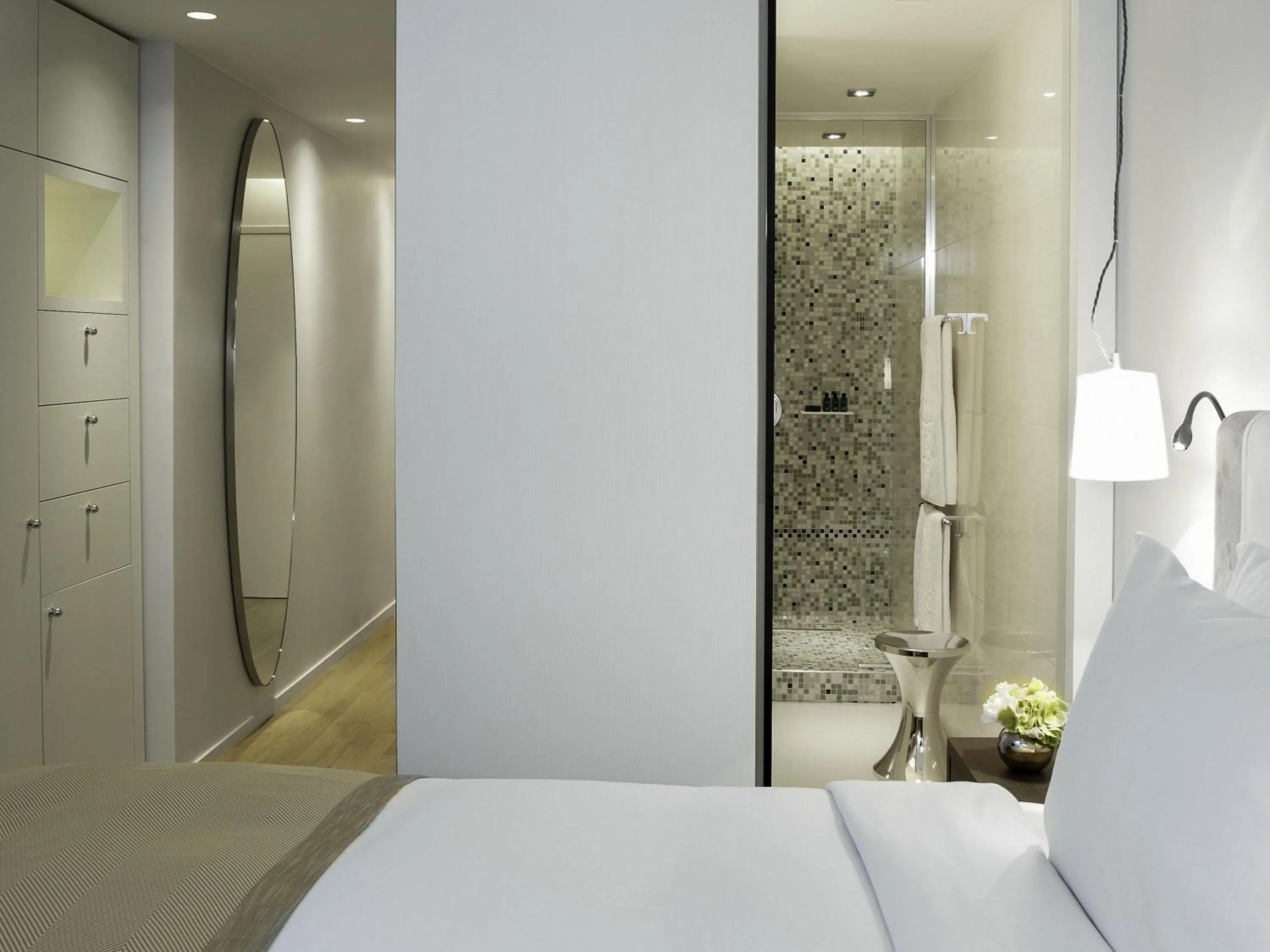 Superior Queen Room in Sofitel Paris Arc De Triomphe