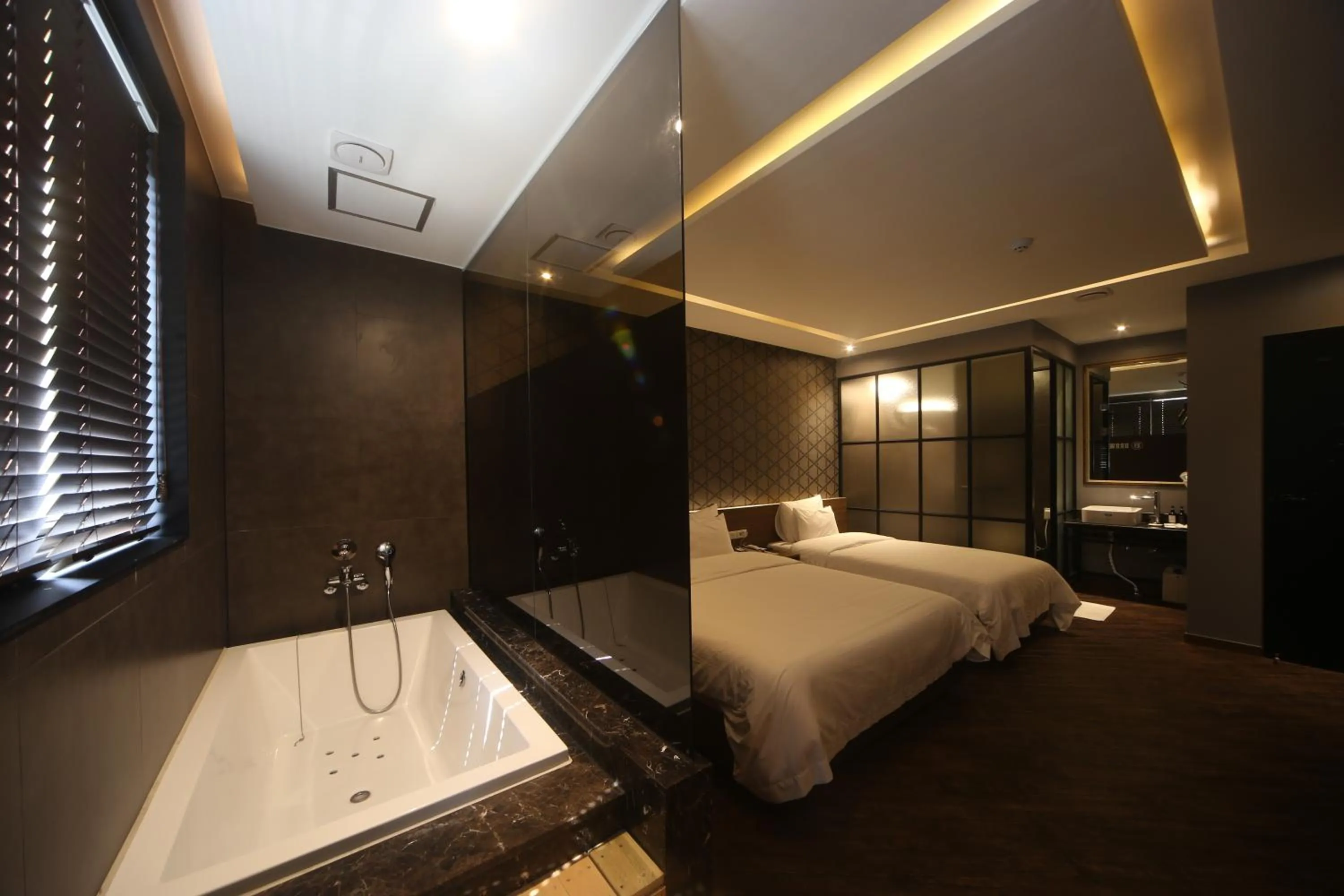 Deluxe Twin Room in Beomil Brown Dot Hotel