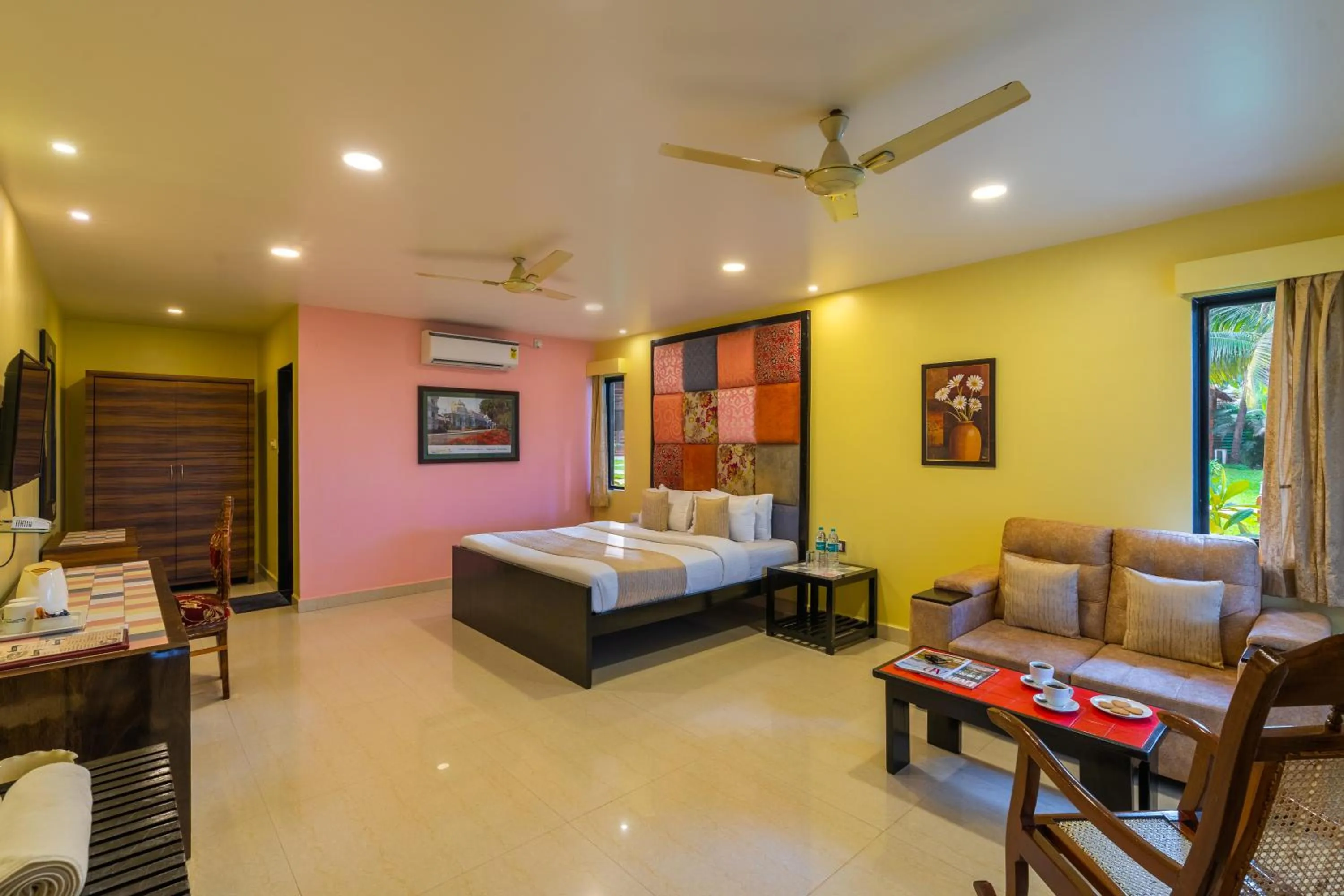 Sea Facing Villa with Bathtub in La Cabana Beach & Spa, By Ashvem Beach