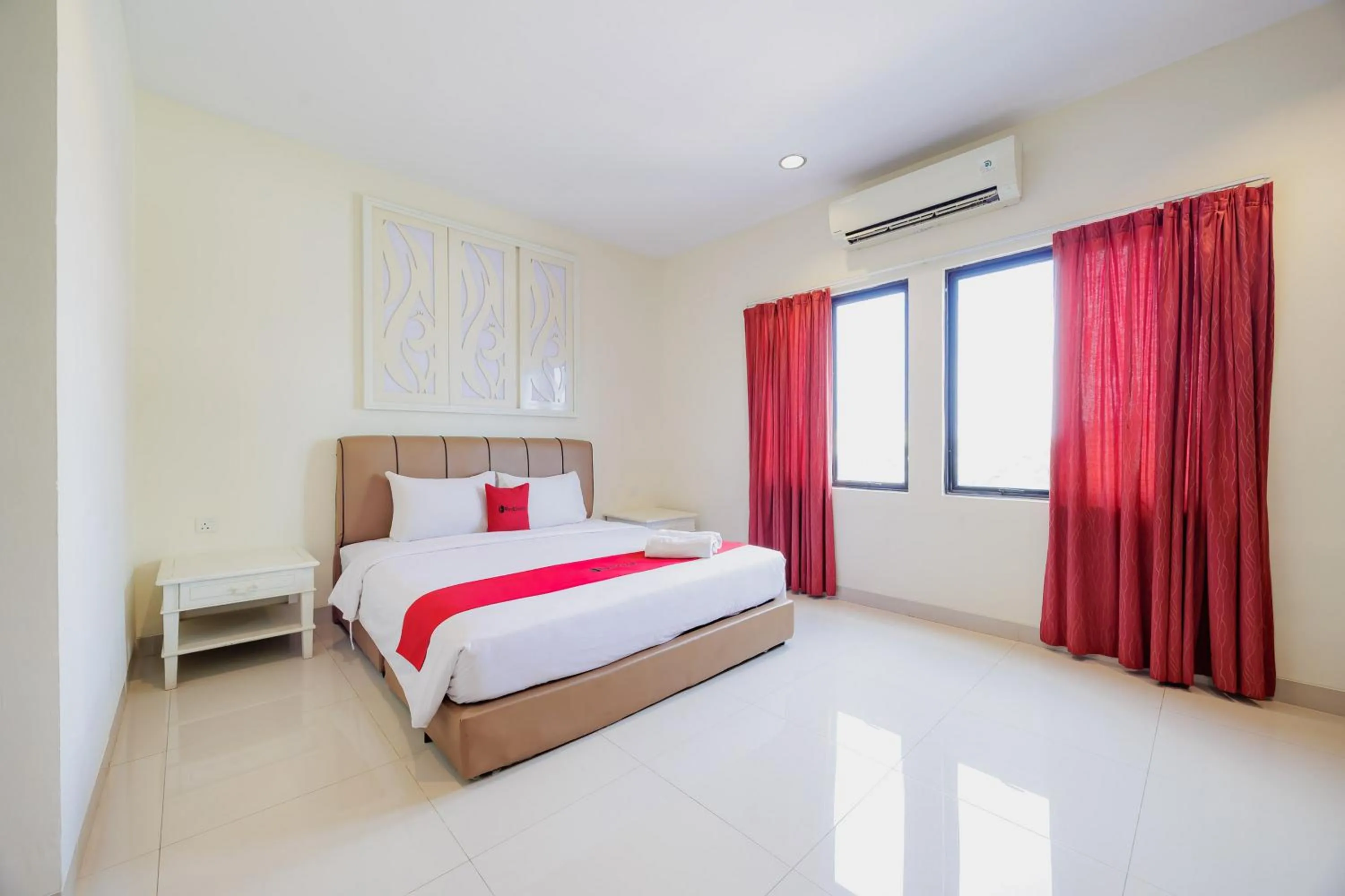 Suite in RedDoorz Plus near Ferry Terminal Batam Center