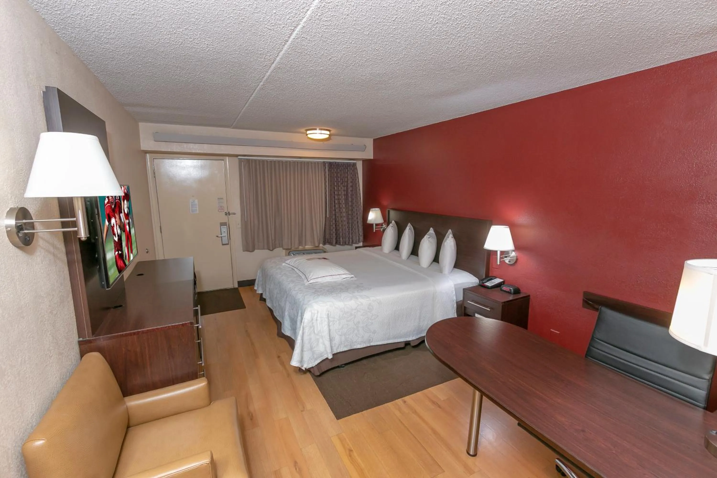 Premium King Room Disability Access Smoke Free (Upgraded Bedding & Snack) in Red Roof Inn PLUS+ Columbus-Ohio State University OSU