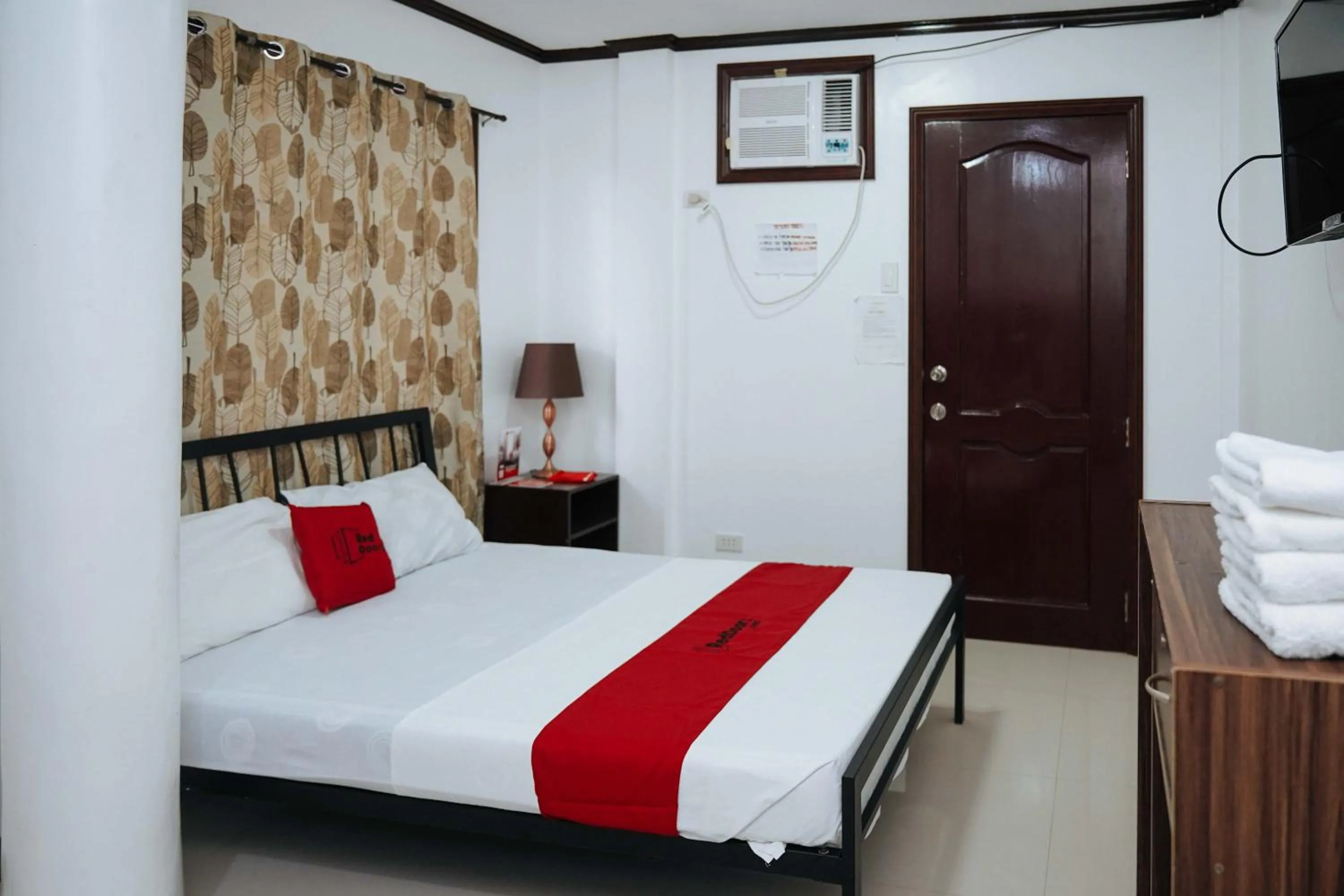 Triple Room in RedDoorz Plus at Billy's Resort Oslob