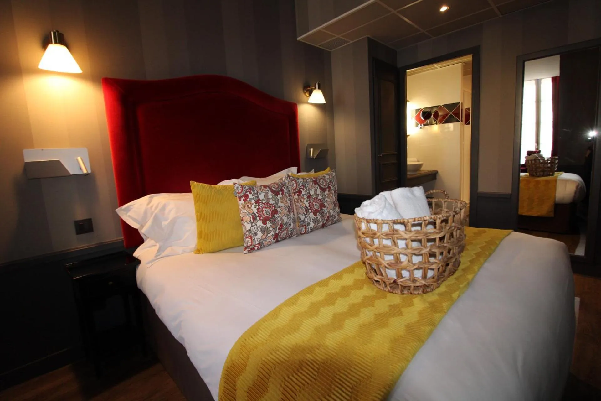 Executive Family ( 2 Adults + 2 children) in Hôtel Alexandra