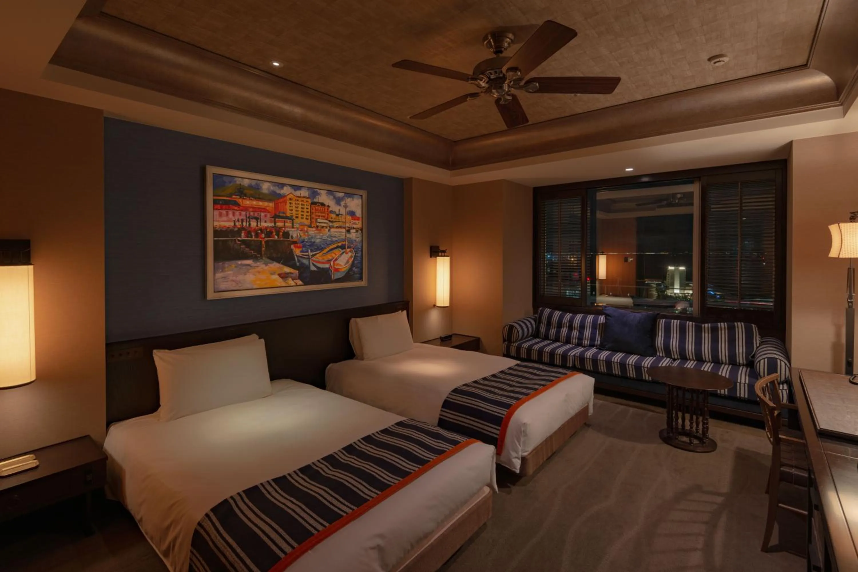 Club Twin Room - Harbor View on Higher Floor with Complimentary Mini-bar in Oriental Hotel