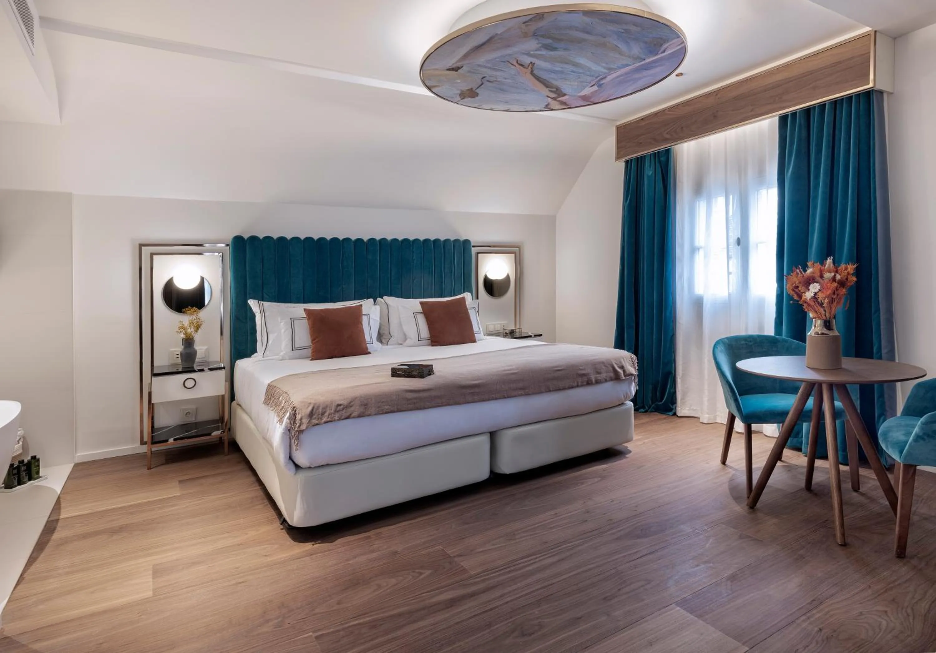 Elena Sorolla Suite in Maison Colbert Member of Meliá Collection Notre-Dame